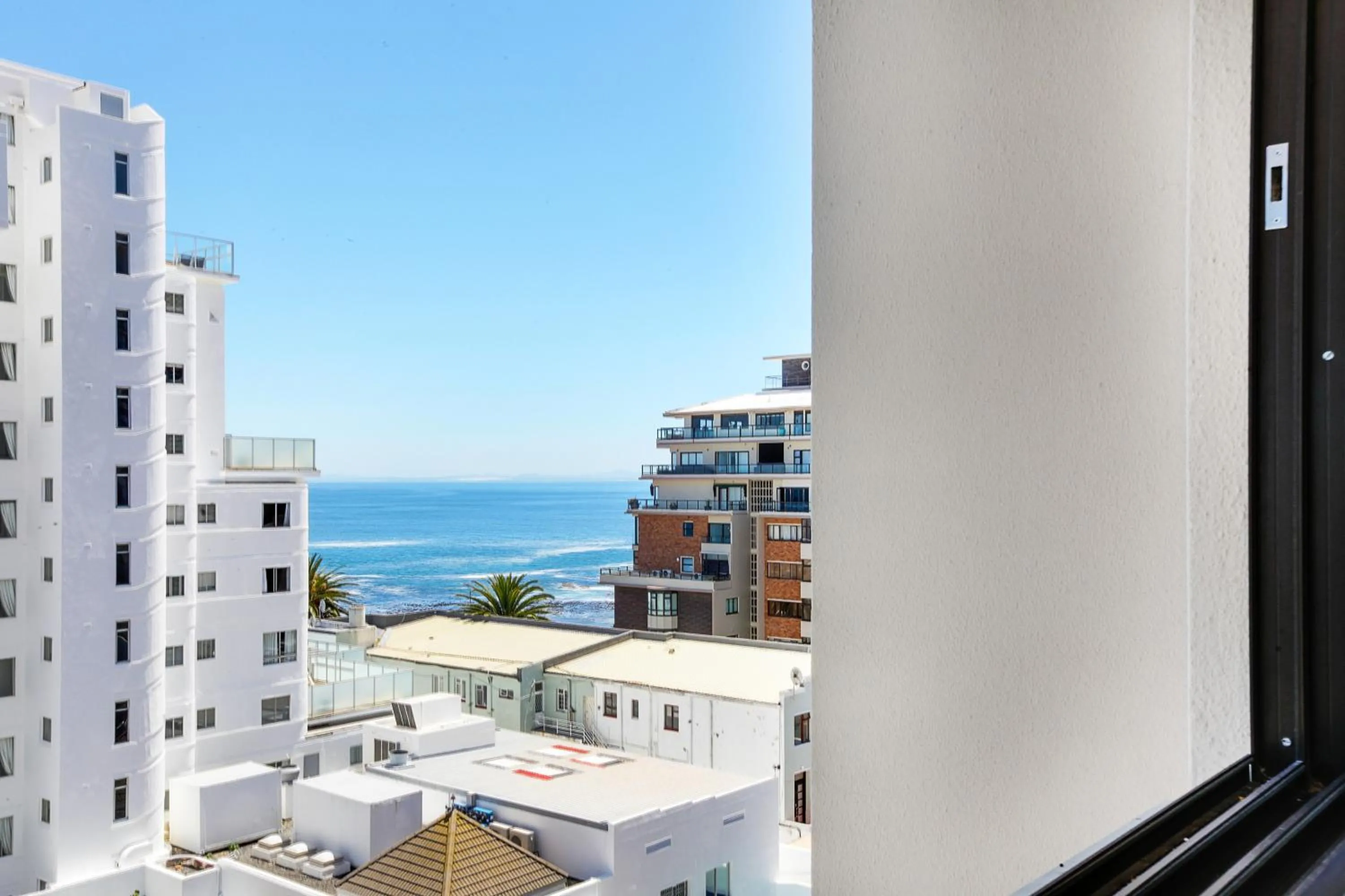 Day in Backup-Powered Bantry Bay View 2 Bed Apartment