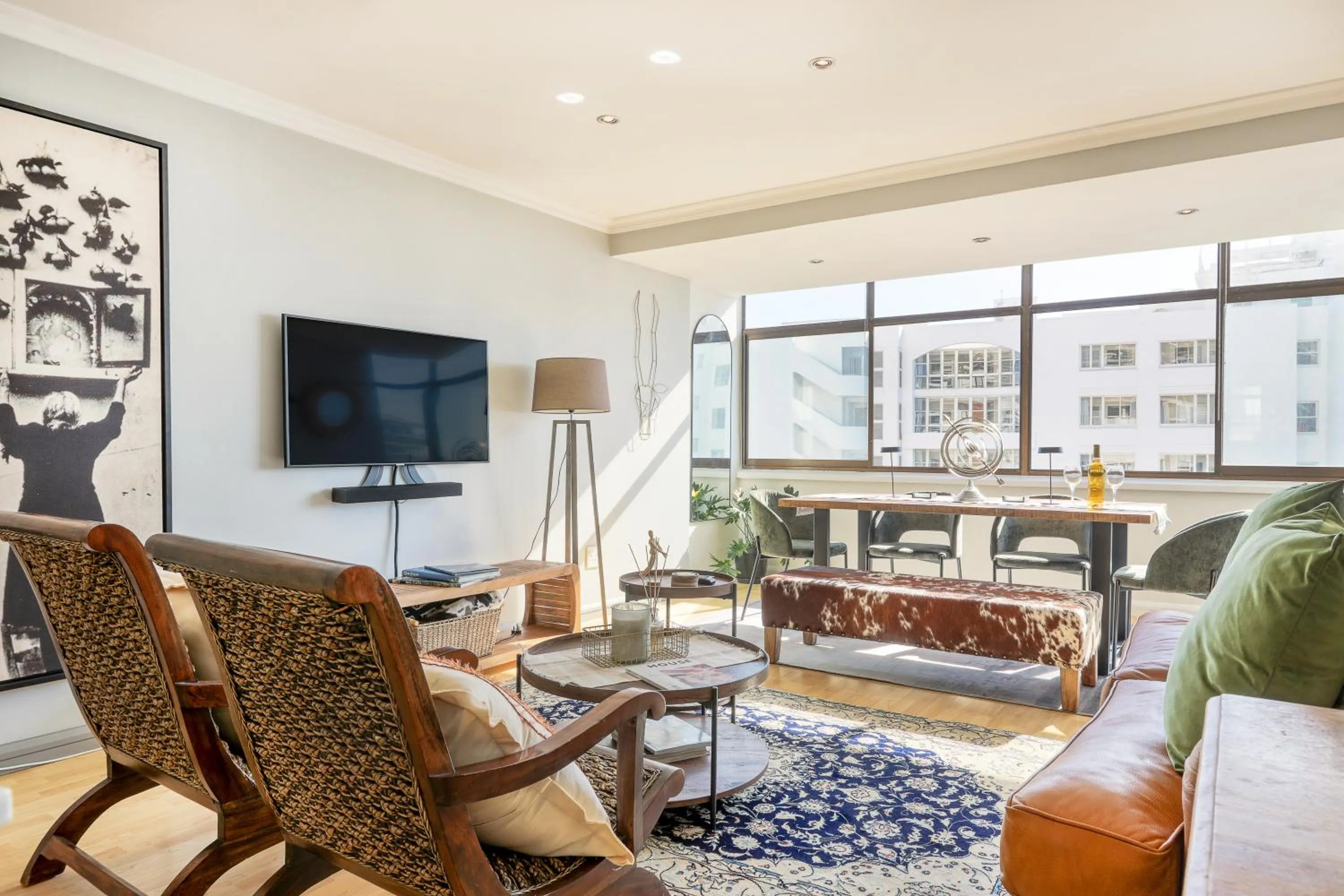TV and multimedia in Backup-Powered Bantry Bay View 2 Bed Apartment