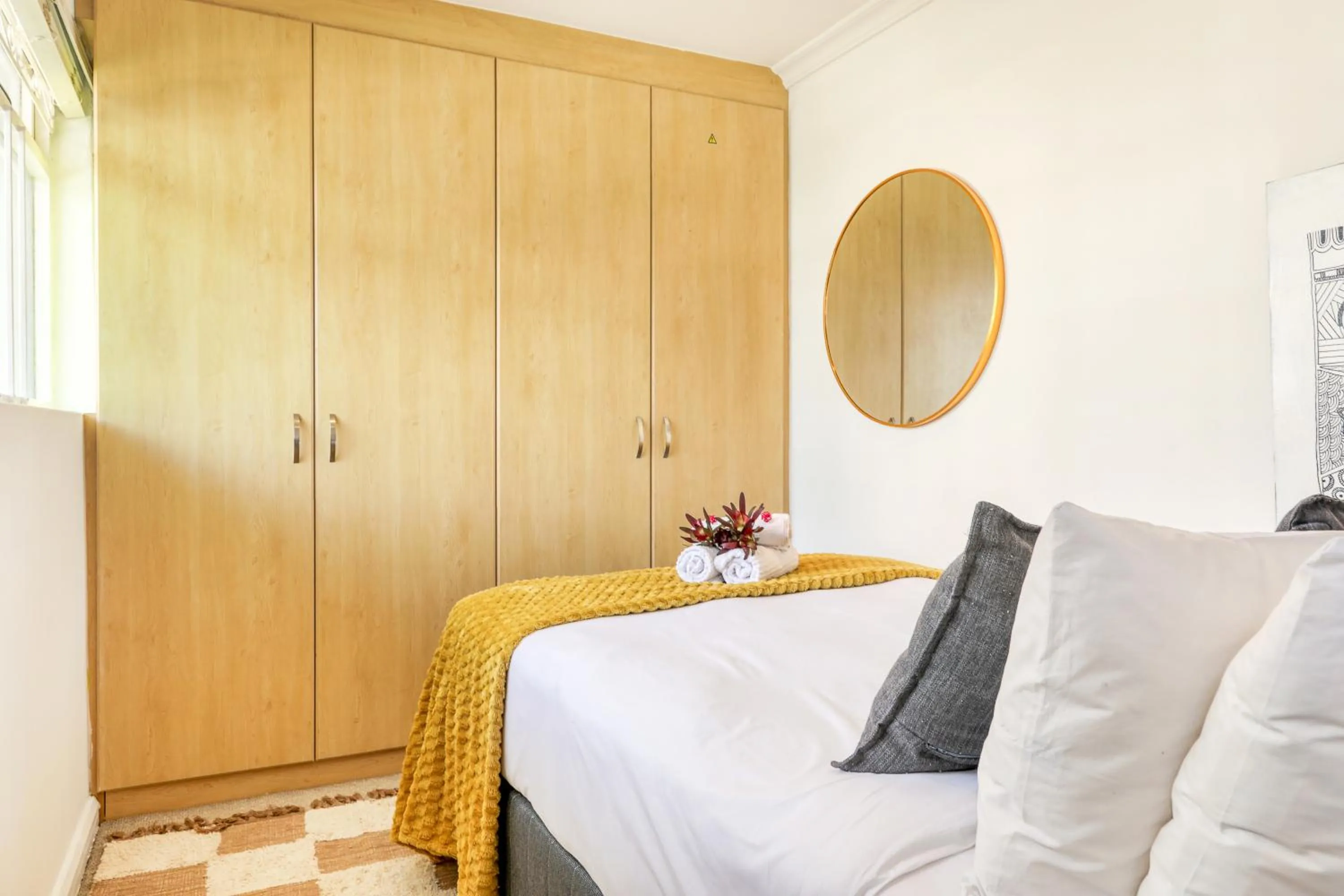 Bed in Backup-Powered Bantry Bay View 2 Bed Apartment