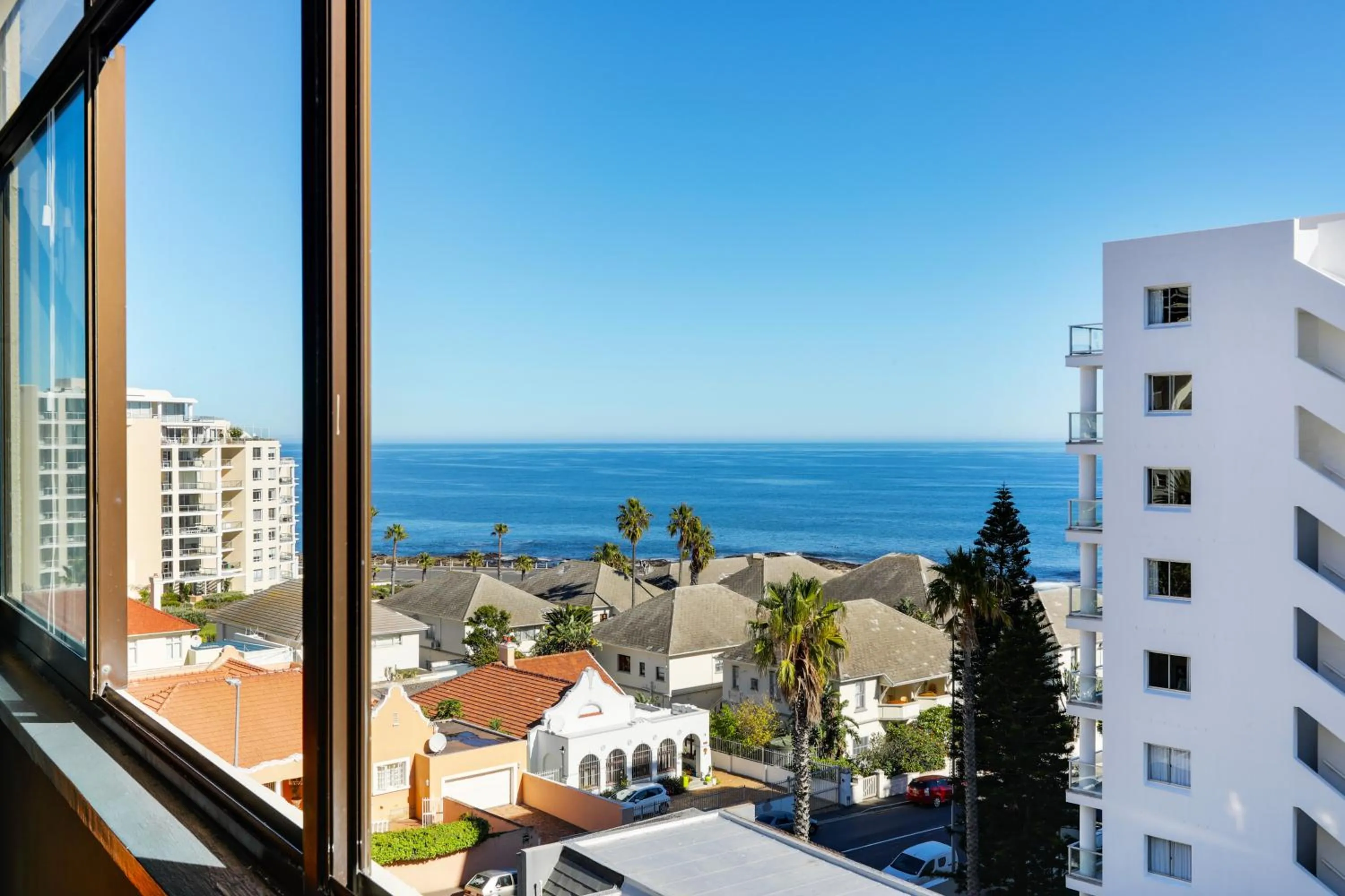 Day in Backup-Powered Bantry Bay View 2 Bed Apartment