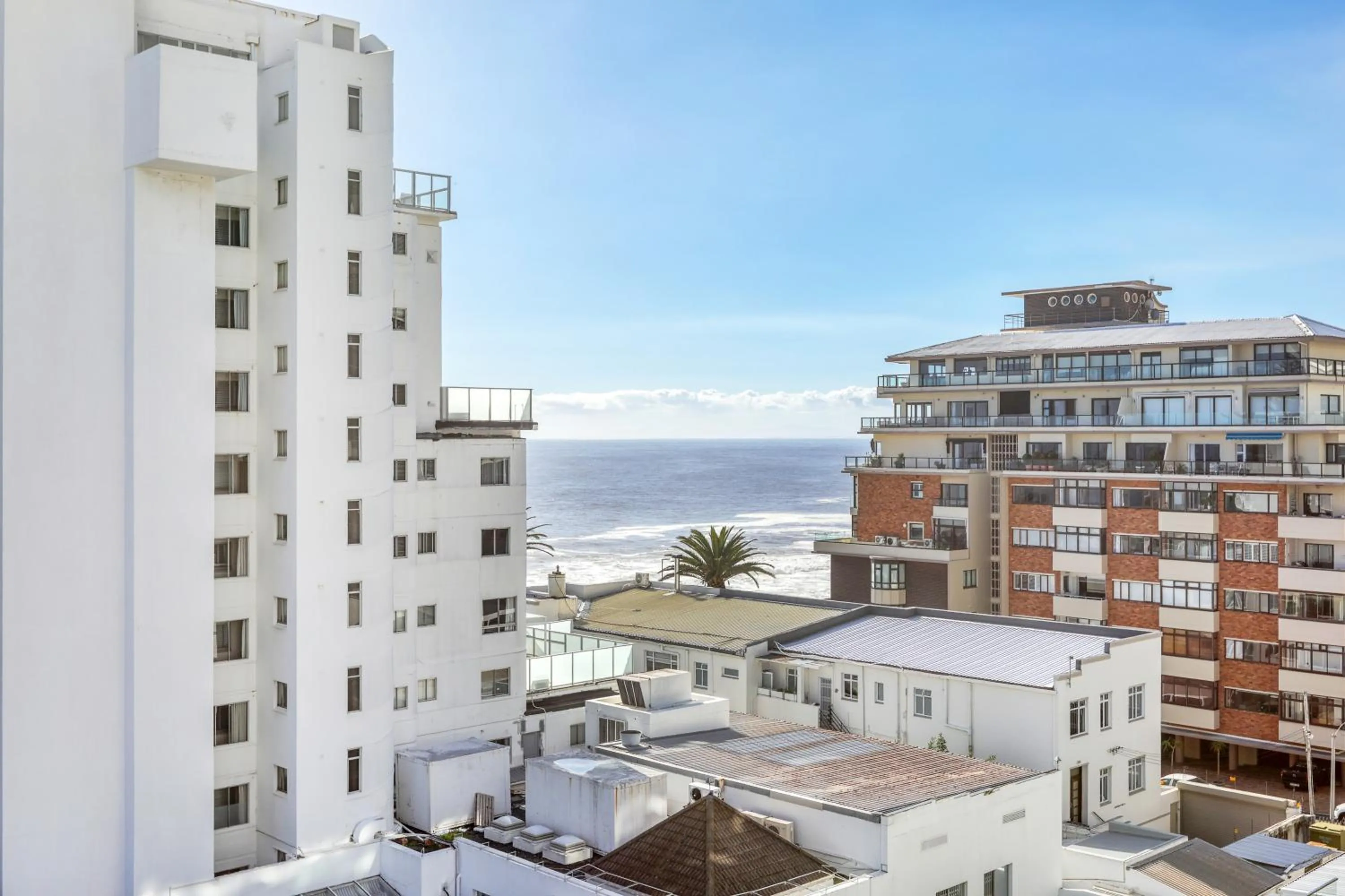 Day in Backup-Powered Bantry Bay View 2 Bed Apartment