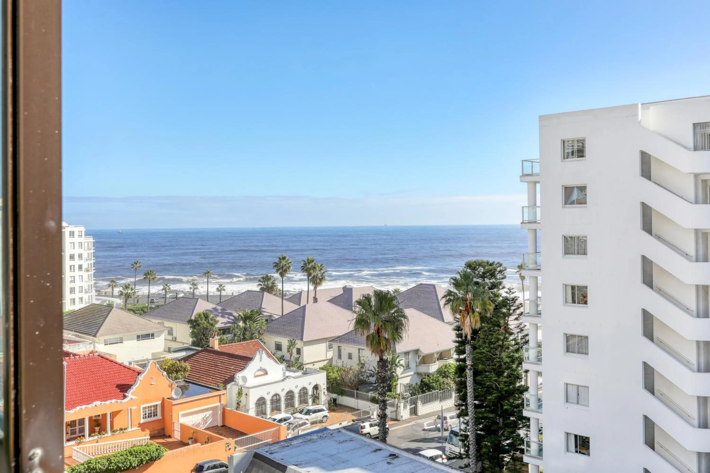Day in Backup-Powered Bantry Bay View 2 Bed Apartment
