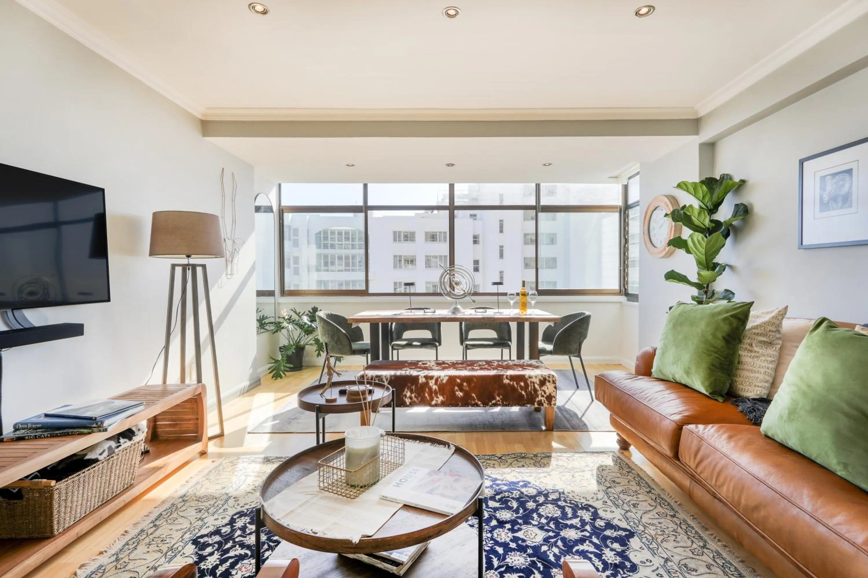 TV and multimedia in Backup-Powered Bantry Bay View 2 Bed Apartment