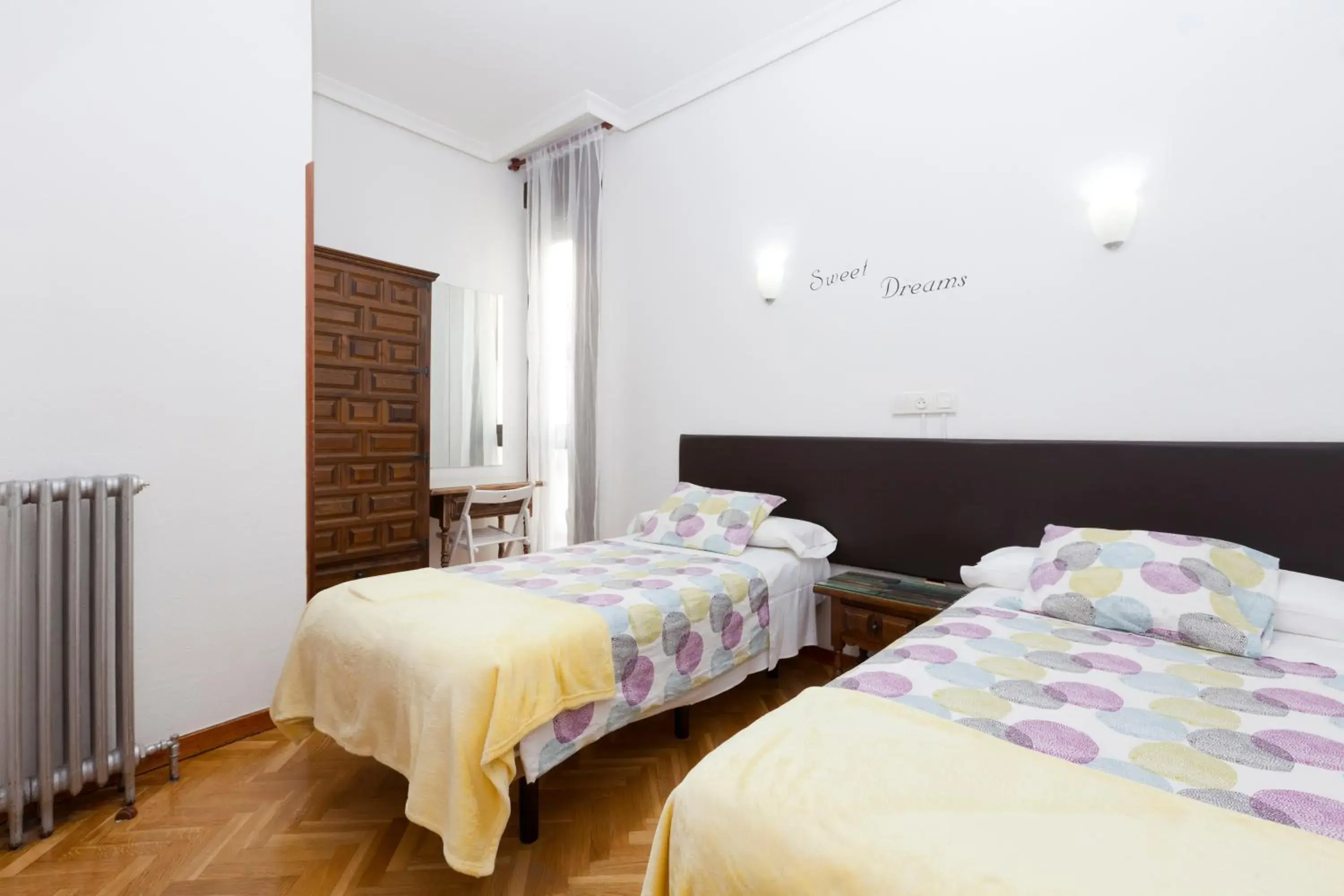 Photo of the whole room, Bed in Hispano Gran Vía Photo of the whole room, Bed in Hispano Gran Vía