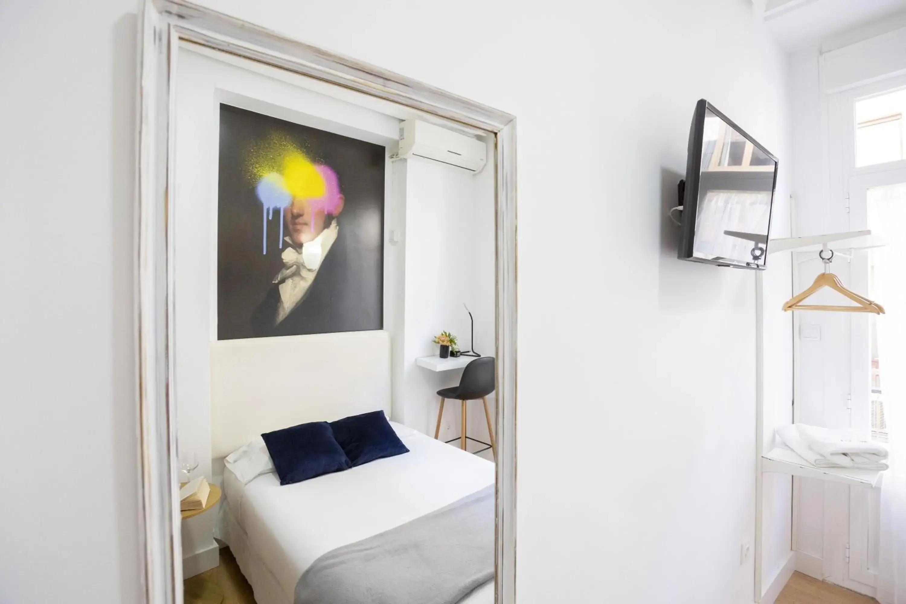 Photo of the whole room, Bed in Hispano Gran Vía Photo of the whole room, Bed in Hispano Gran Vía