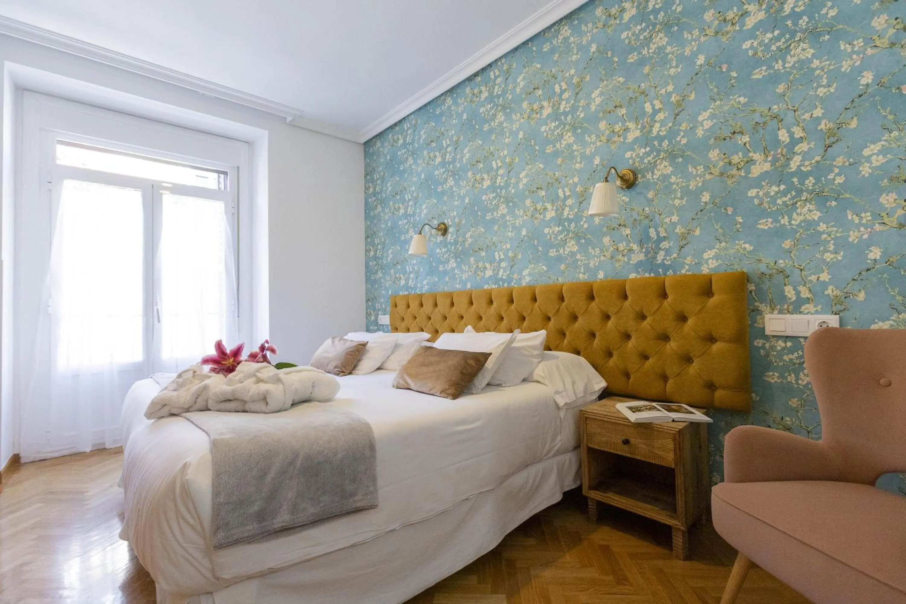 Photo of the whole room, Bed in Hispano Gran Vía