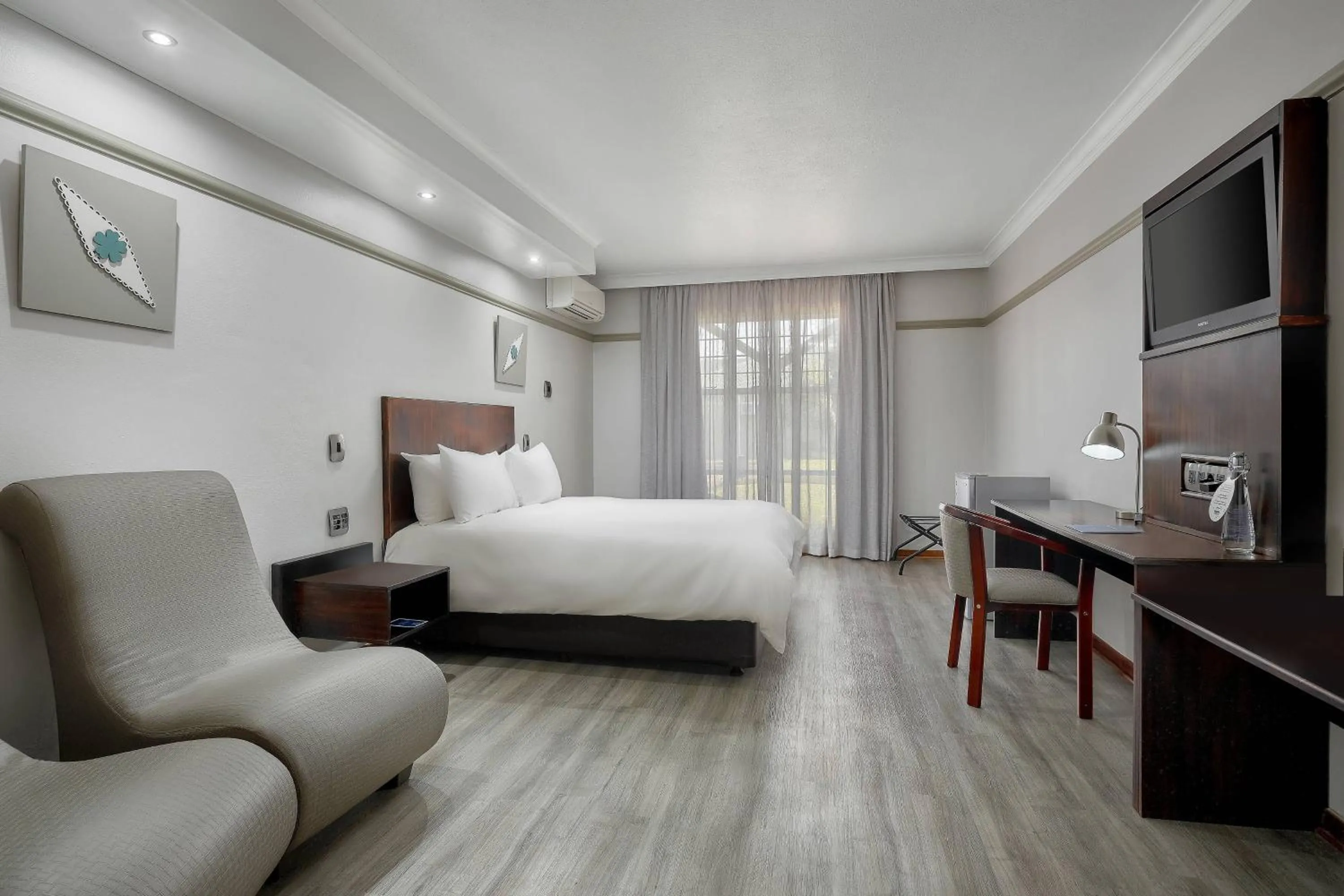 Photo of the whole room, Bed in Protea Hotel by Marriott Klerksdorp