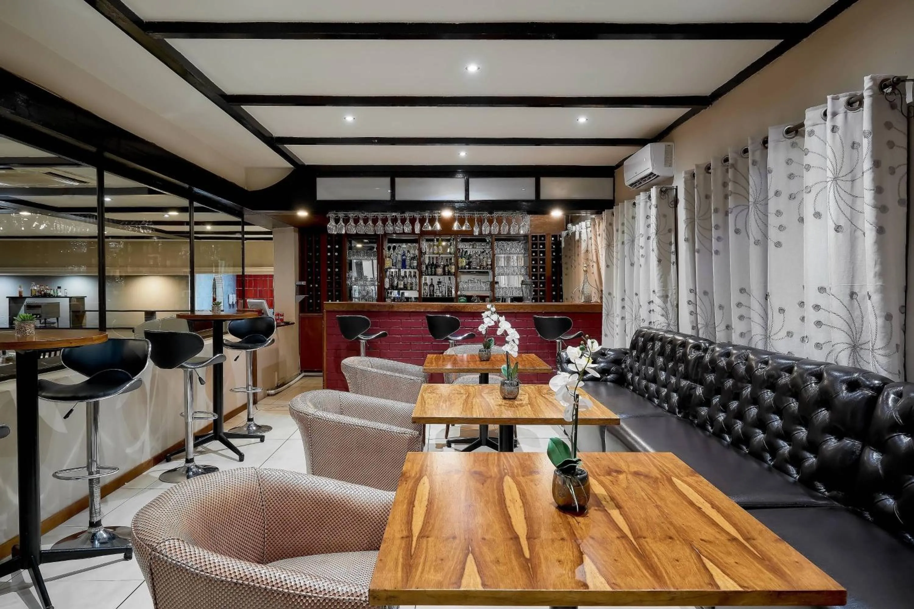 Lounge or bar in Protea Hotel by Marriott Klerksdorp