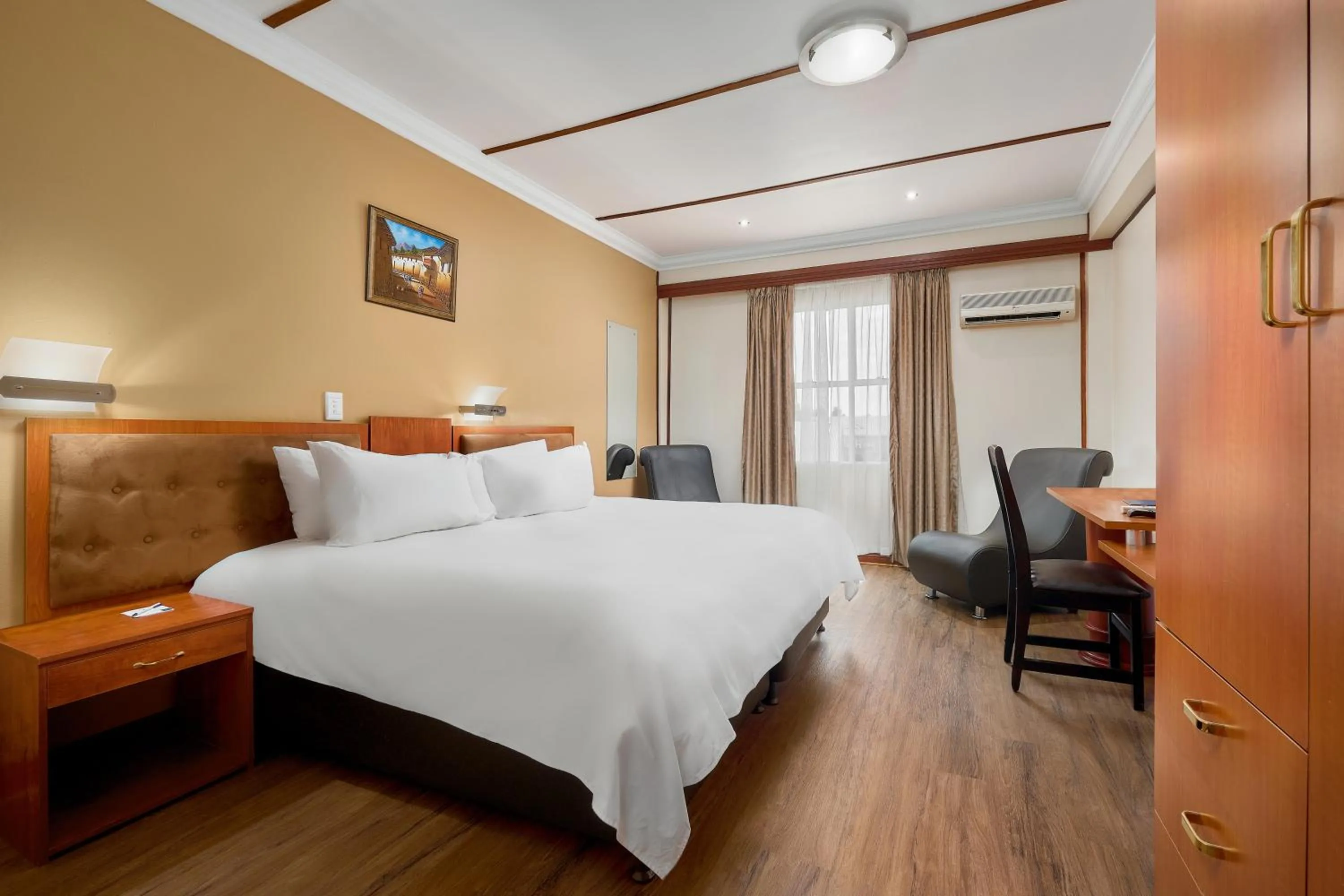 Bedroom, Bed in Protea Hotel by Marriott Klerksdorp