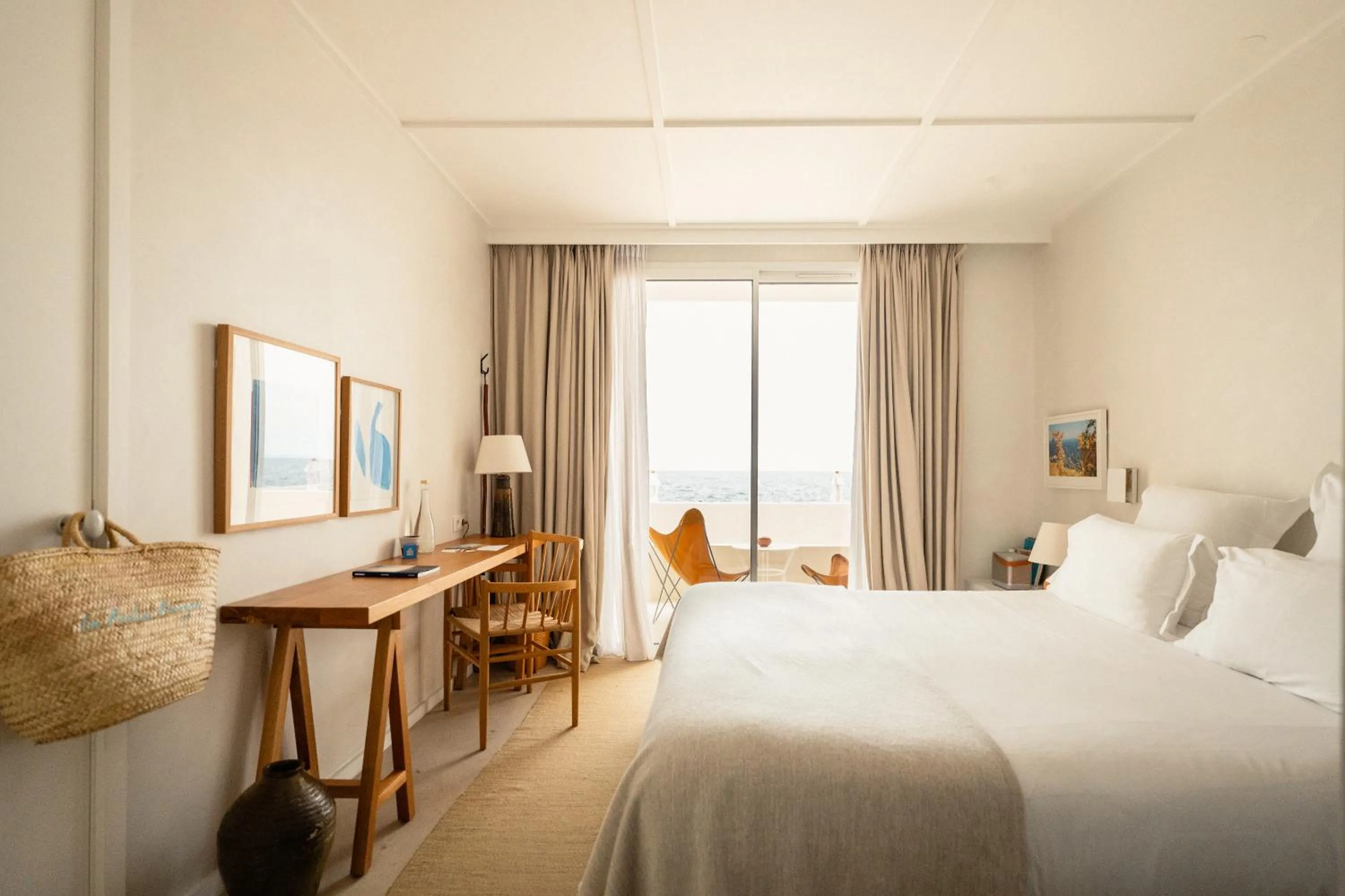 Bed in Les Roches Rouges, a Beaumier hotel