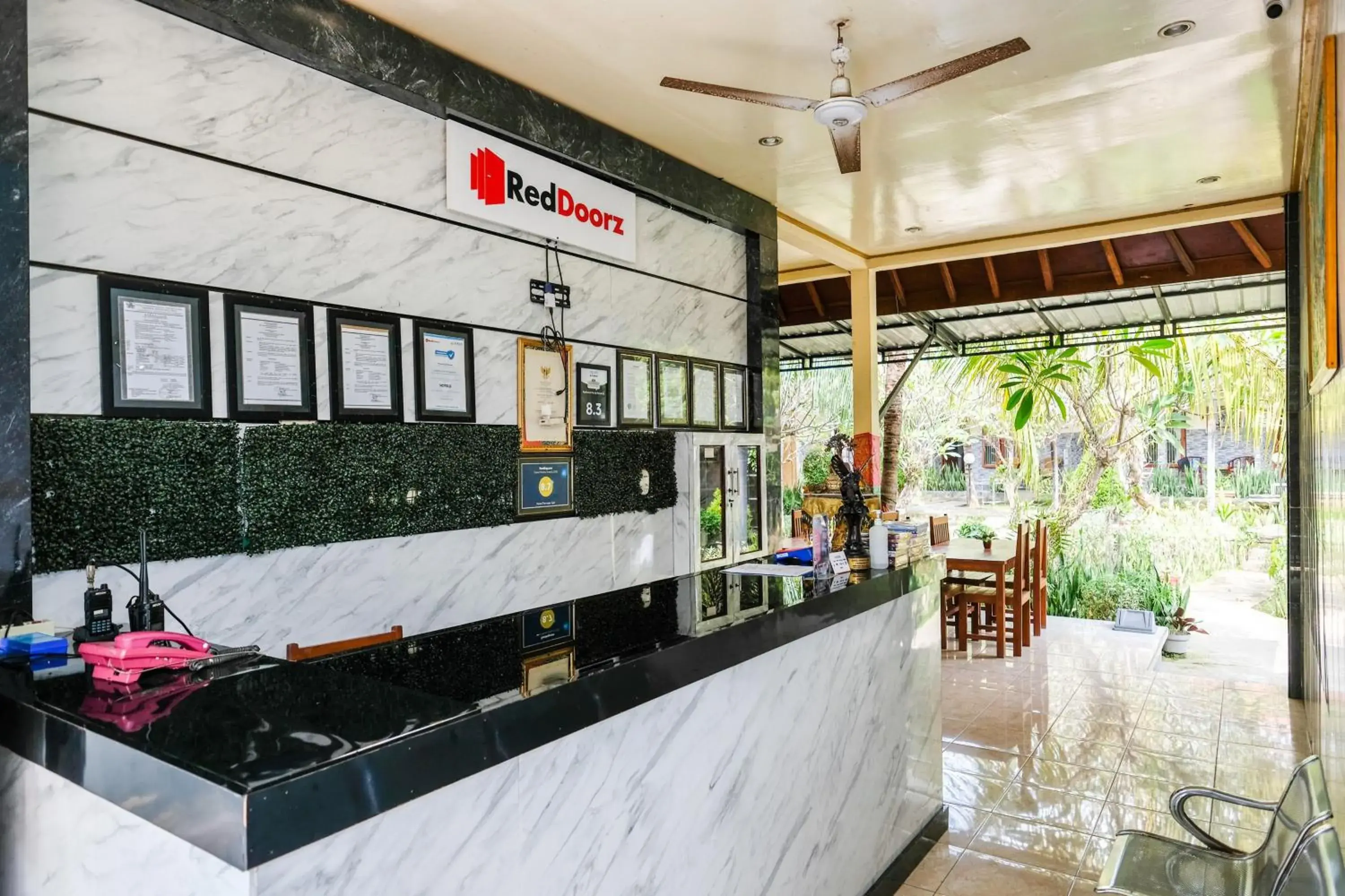 Lobby or reception in RedDoorz Plus @ Singaraja Lobby or reception in RedDoorz Plus @ Singaraja
