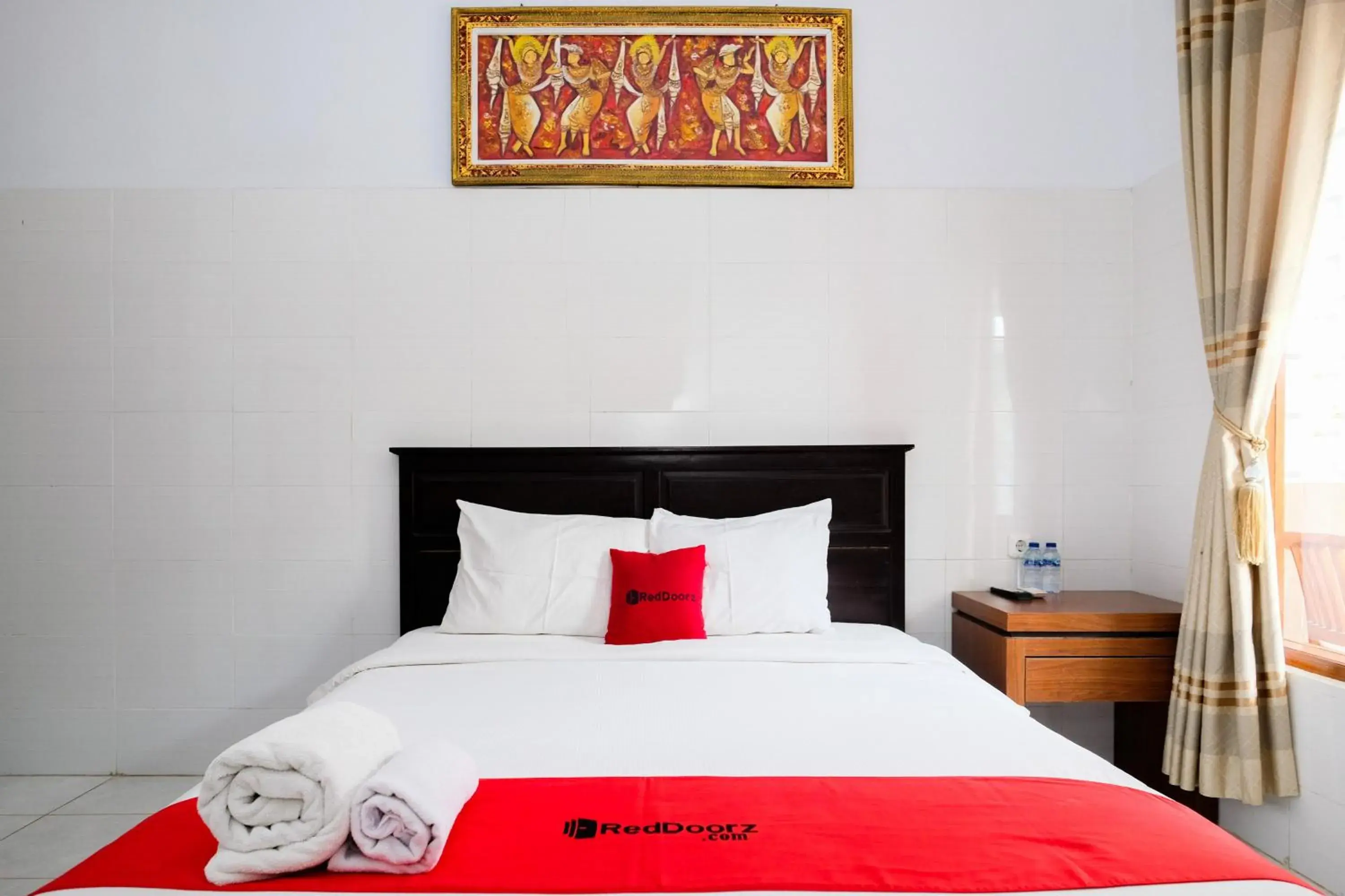 Deluxe Room in RedDoorz Plus @ Singaraja Deluxe Room in RedDoorz Plus @ Singaraja
