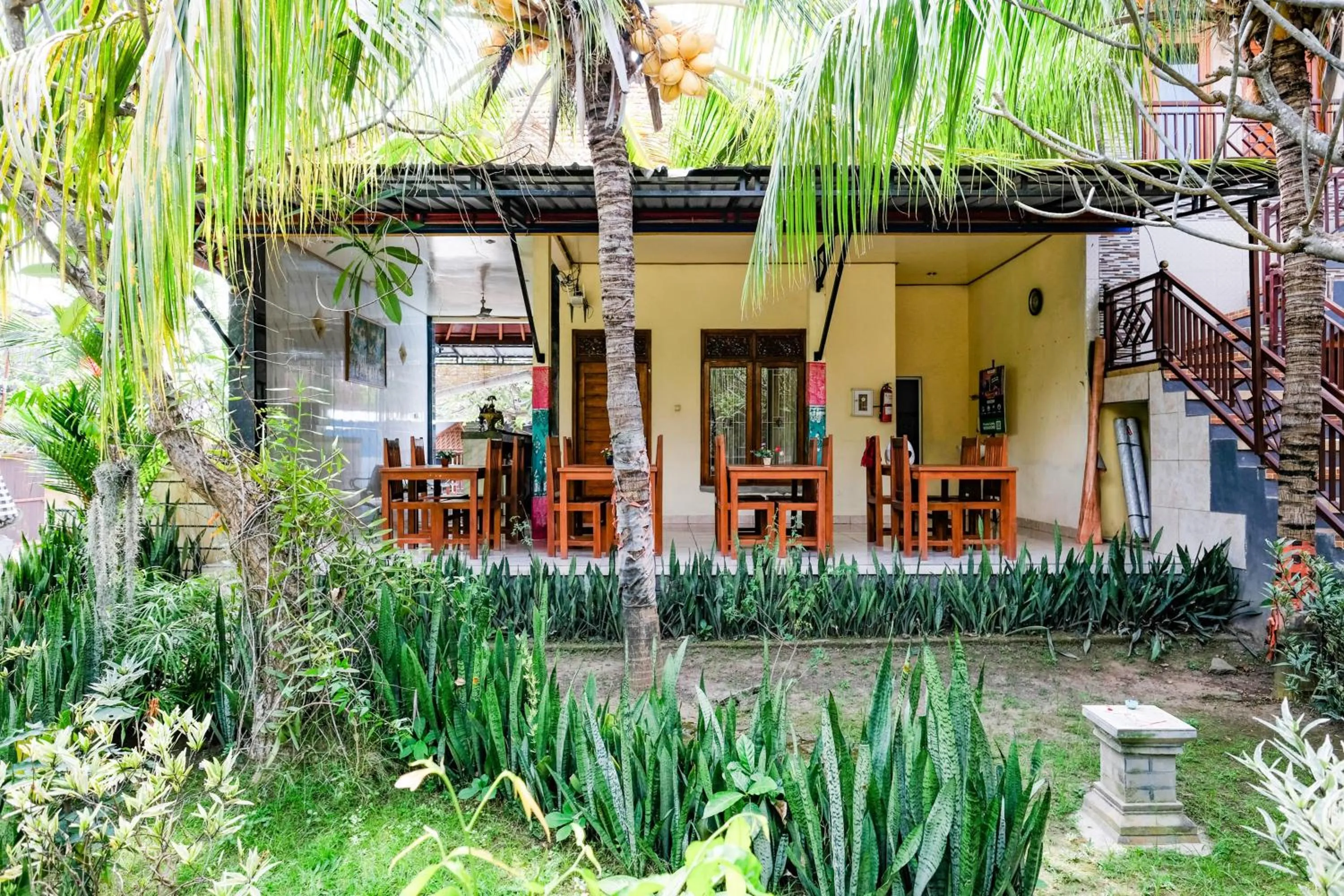 Seating area in RedDoorz Plus @ Singaraja