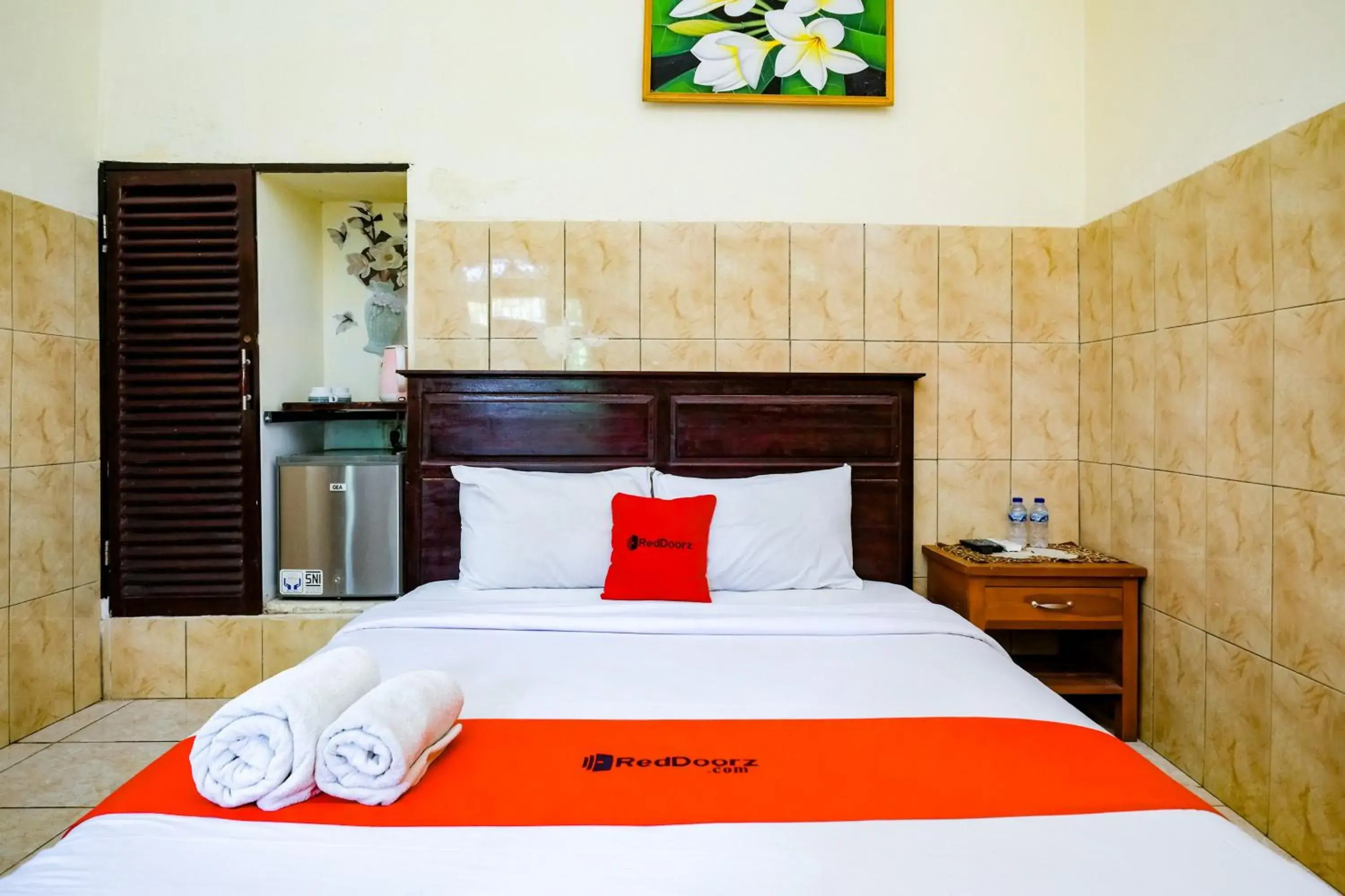 Superior Double Room in RedDoorz Plus @ Singaraja Superior Double Room in RedDoorz Plus @ Singaraja
