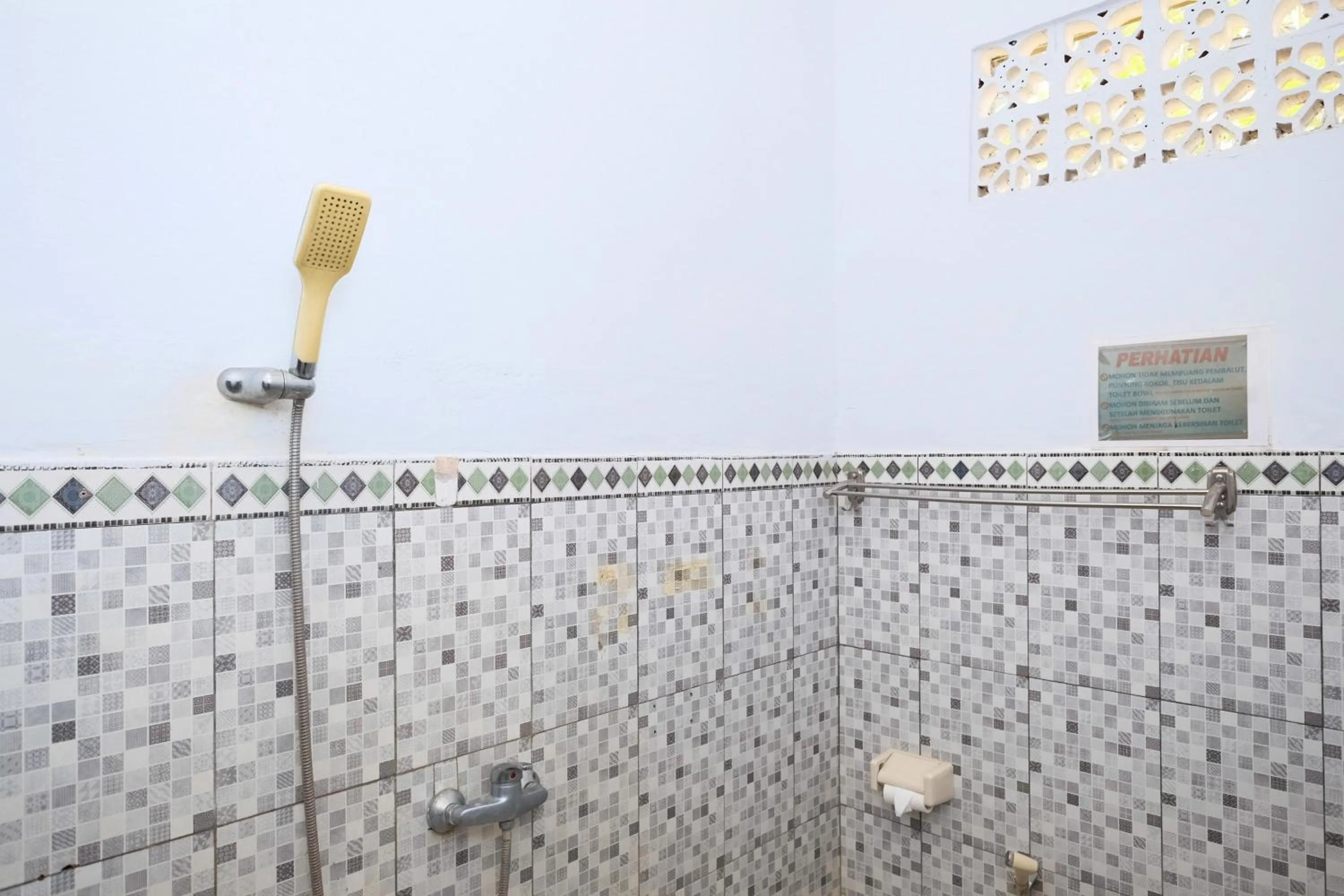 Bathroom in RedDoorz Plus @ Singaraja