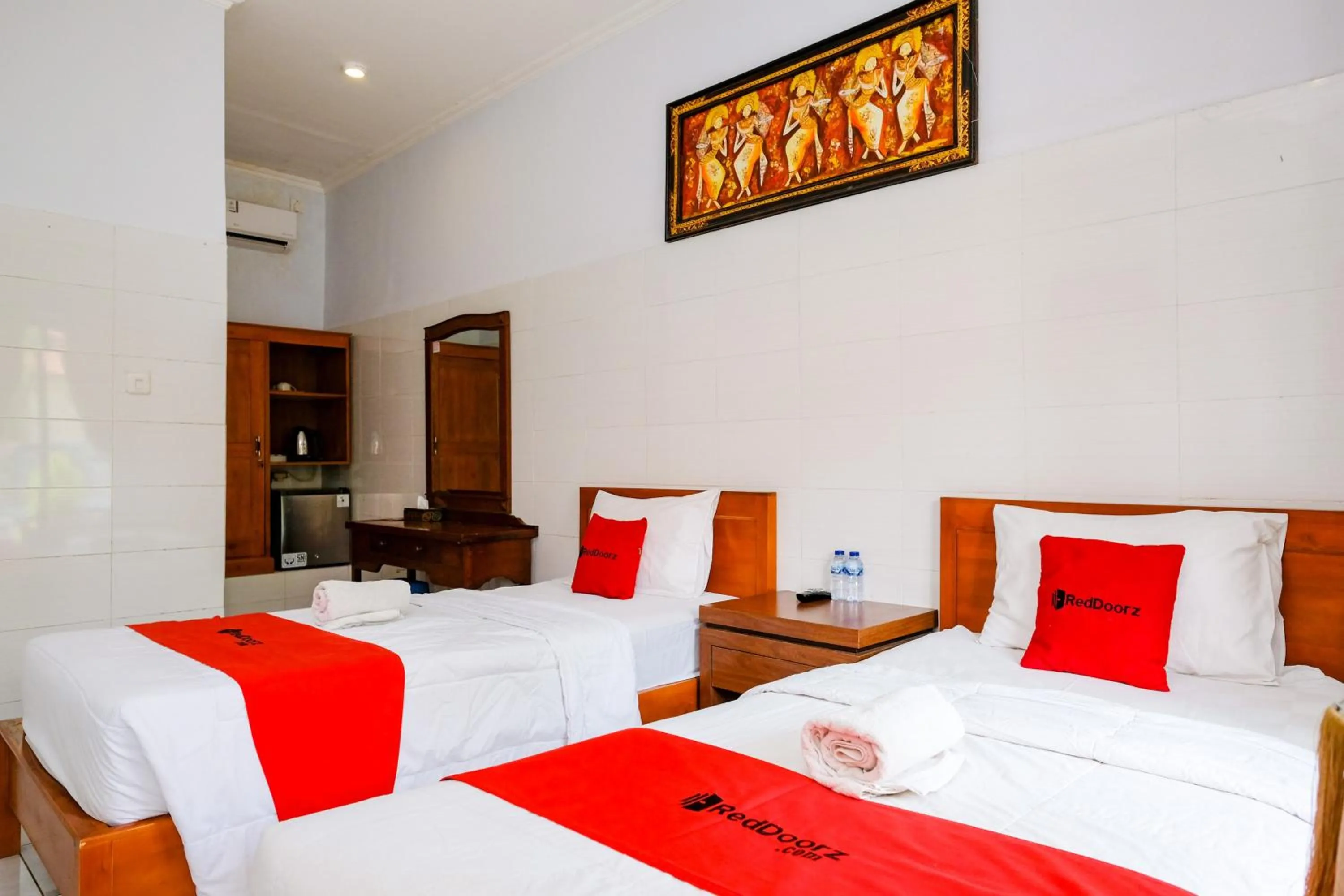 Bedroom, Bed in RedDoorz Plus @ Singaraja