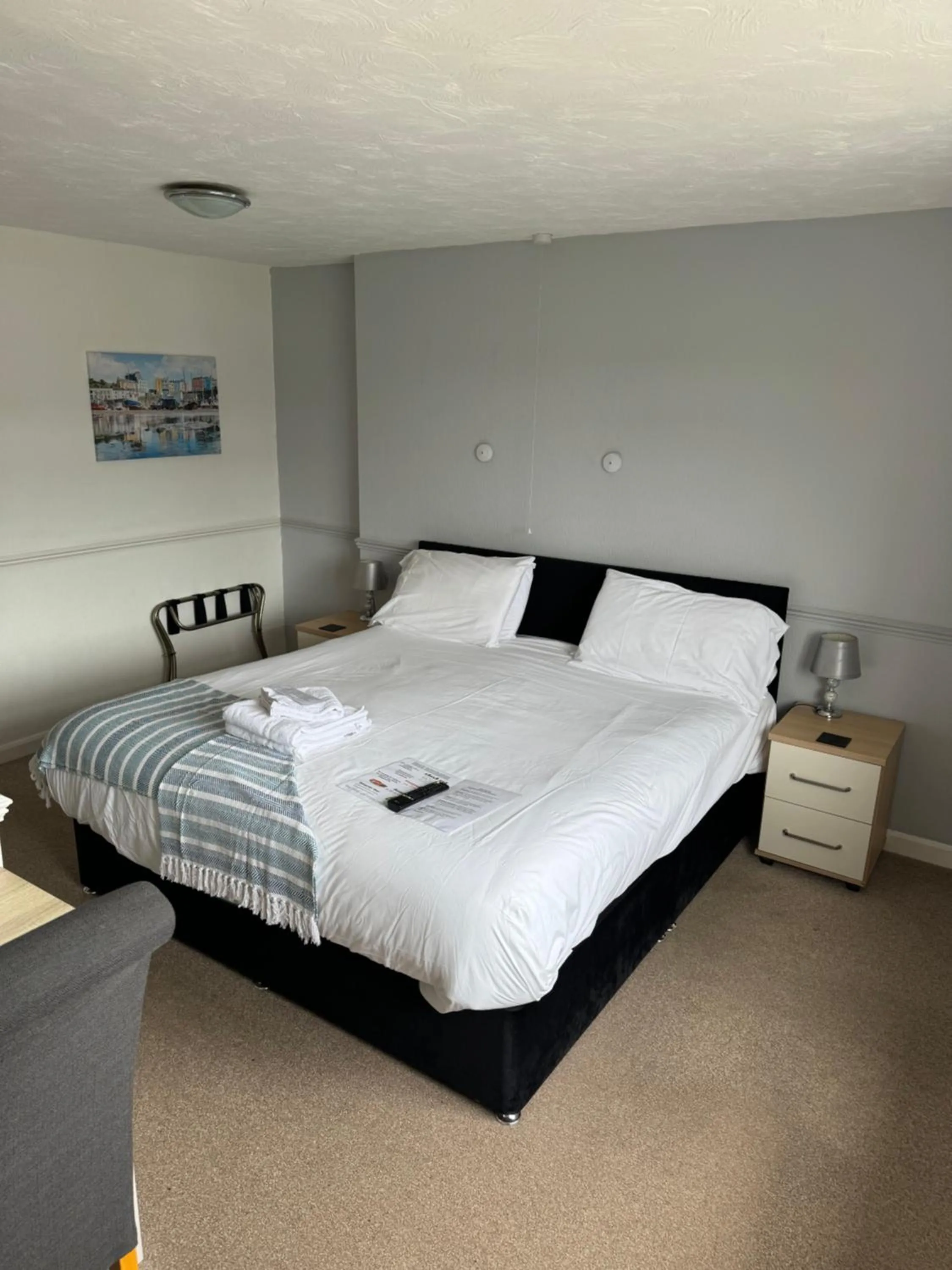 Bedroom, Bed in Cottage Court Hotel