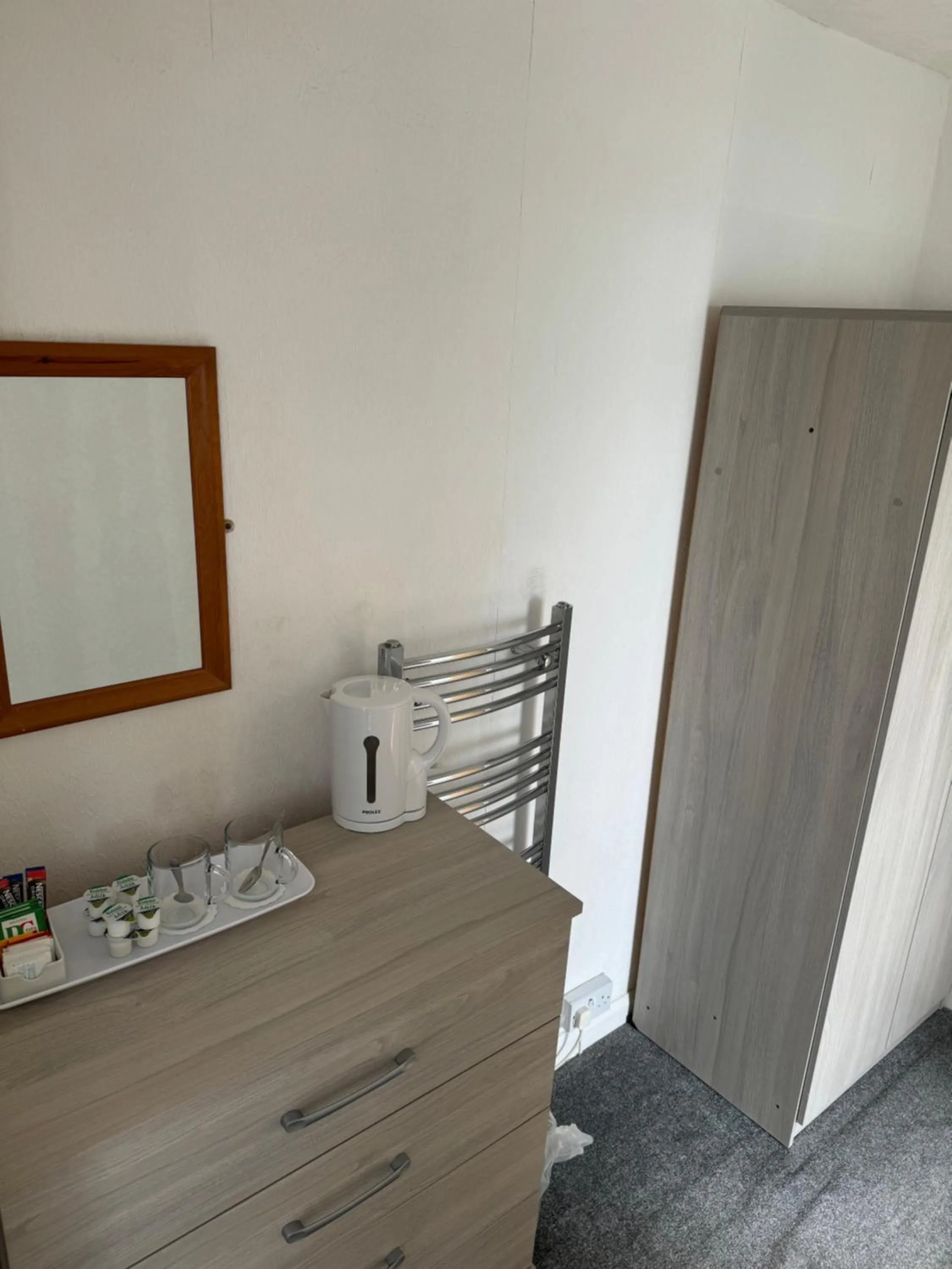 wardrobe in Cottage Court Hotel