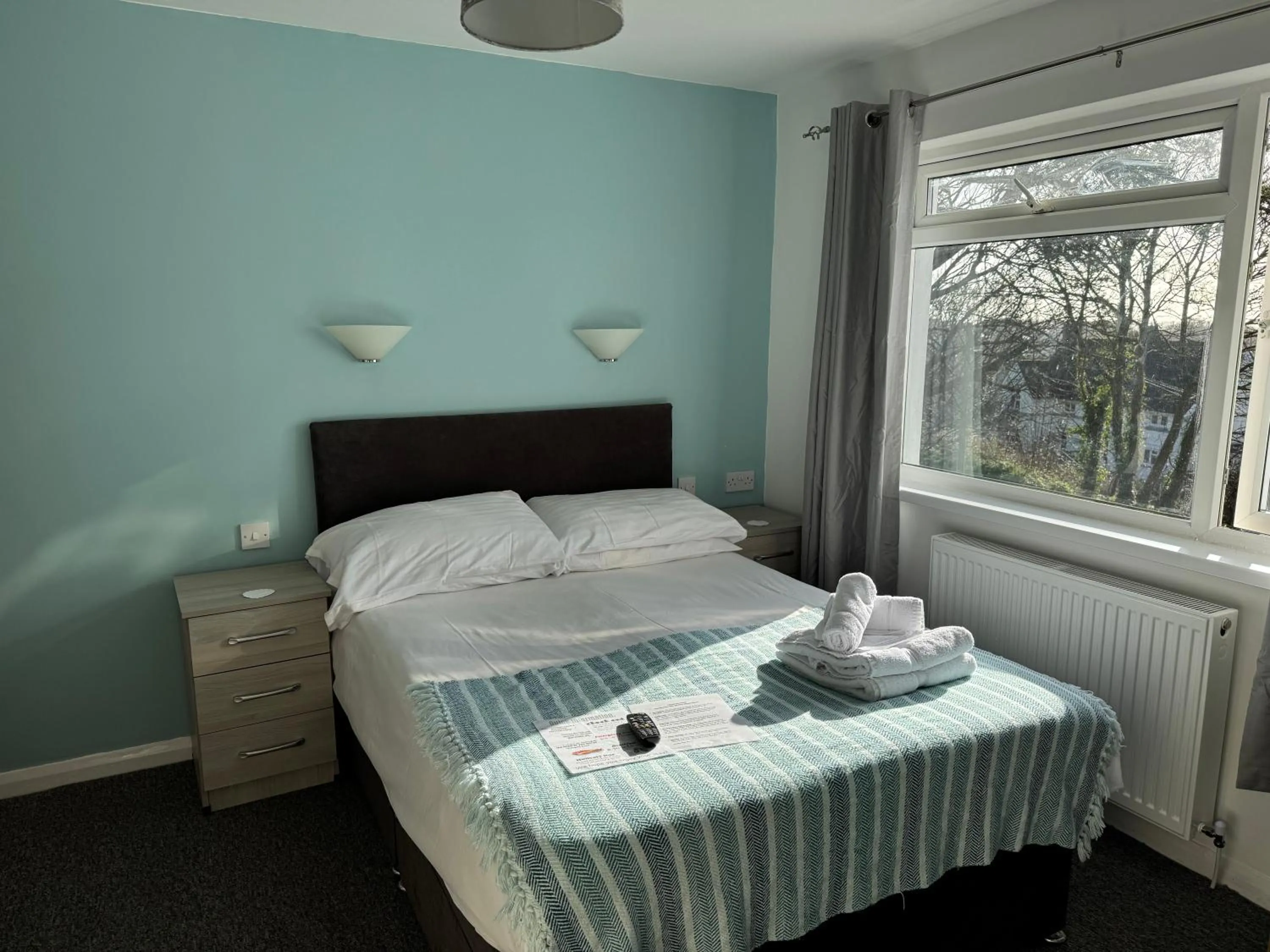 Bed in Cottage Court Hotel