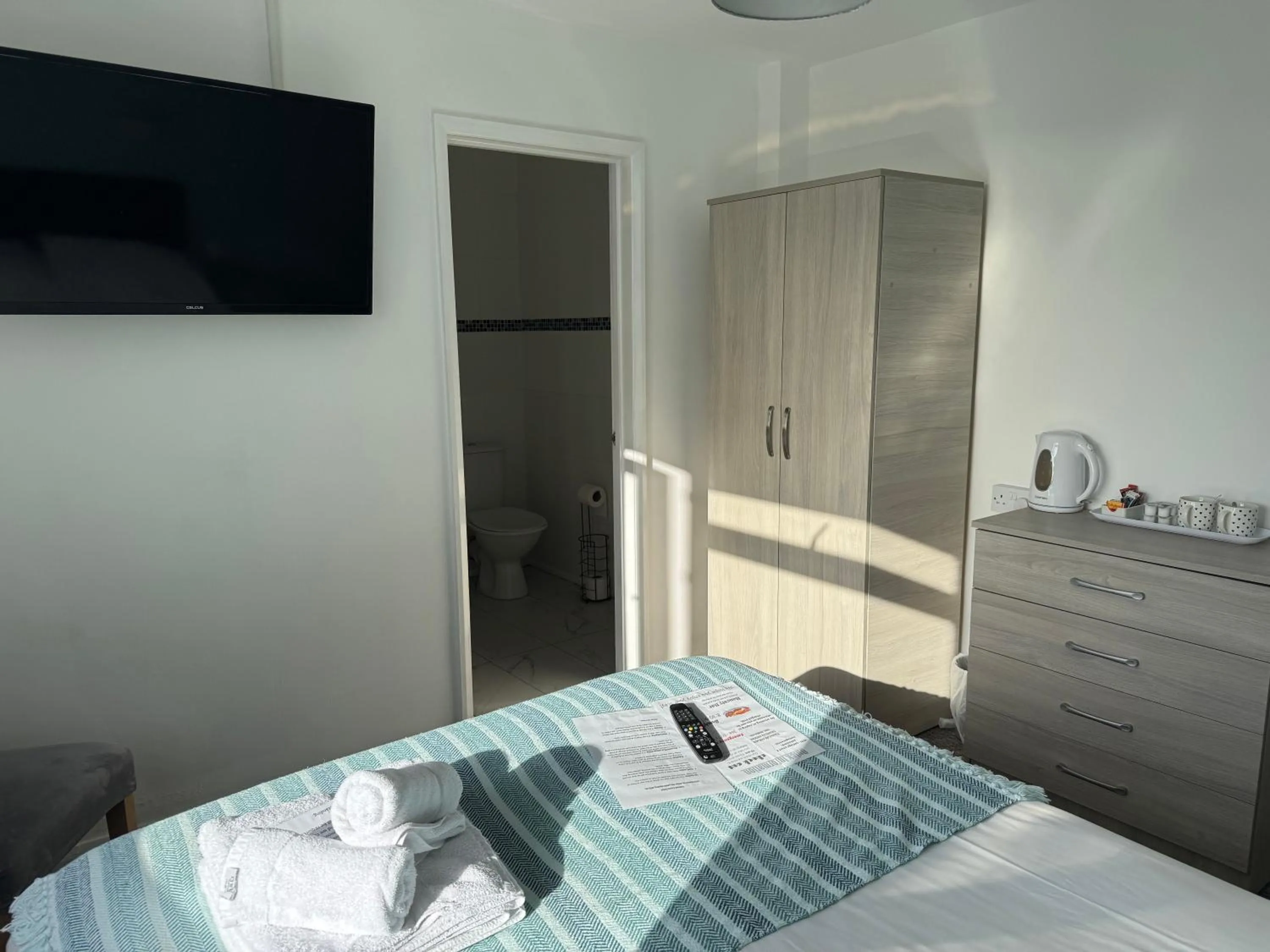 Bed in Cottage Court Hotel