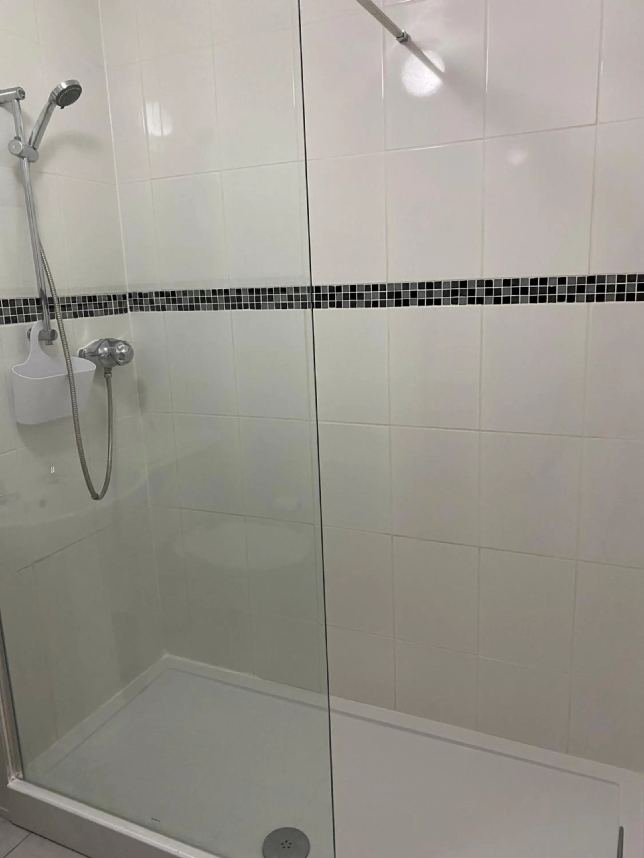 Bathroom in Cottage Court Hotel