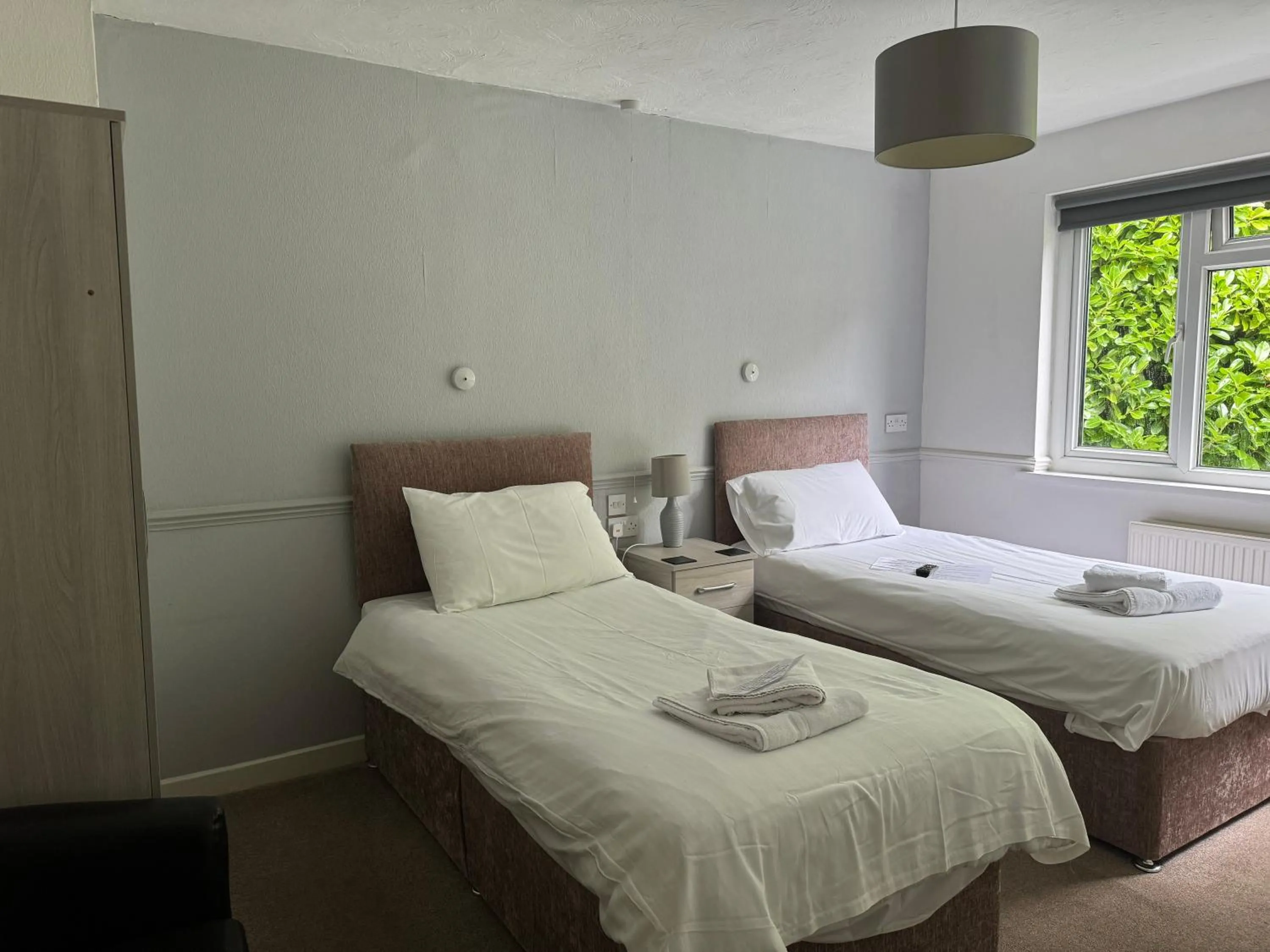 Bed in Cottage Court Hotel
