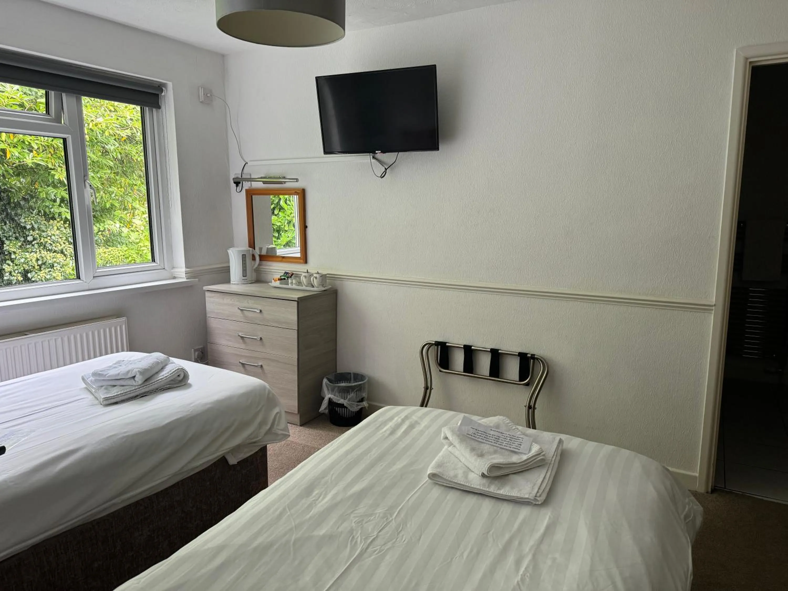 Bed in Cottage Court Hotel