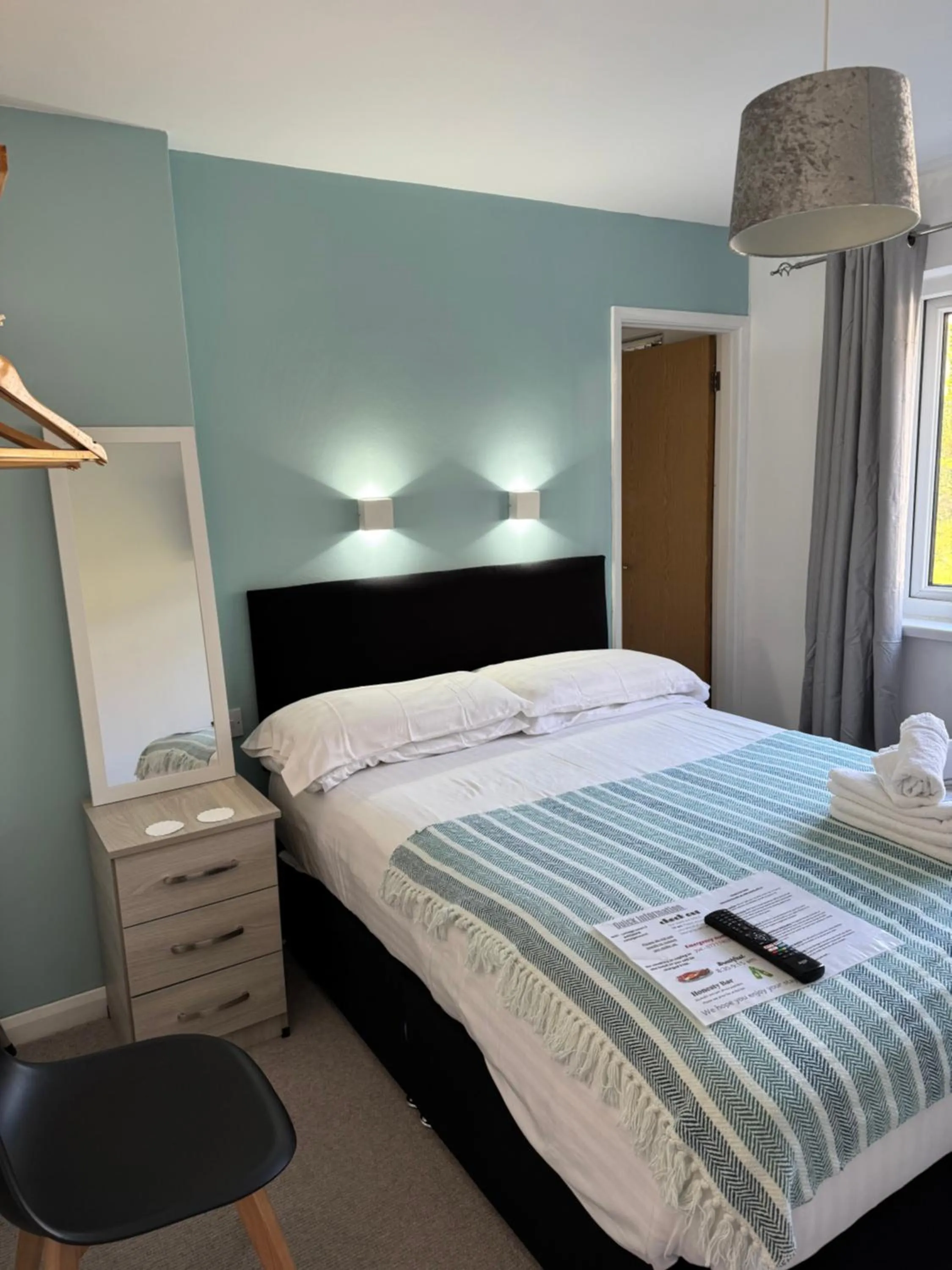Bed in Cottage Court Hotel
