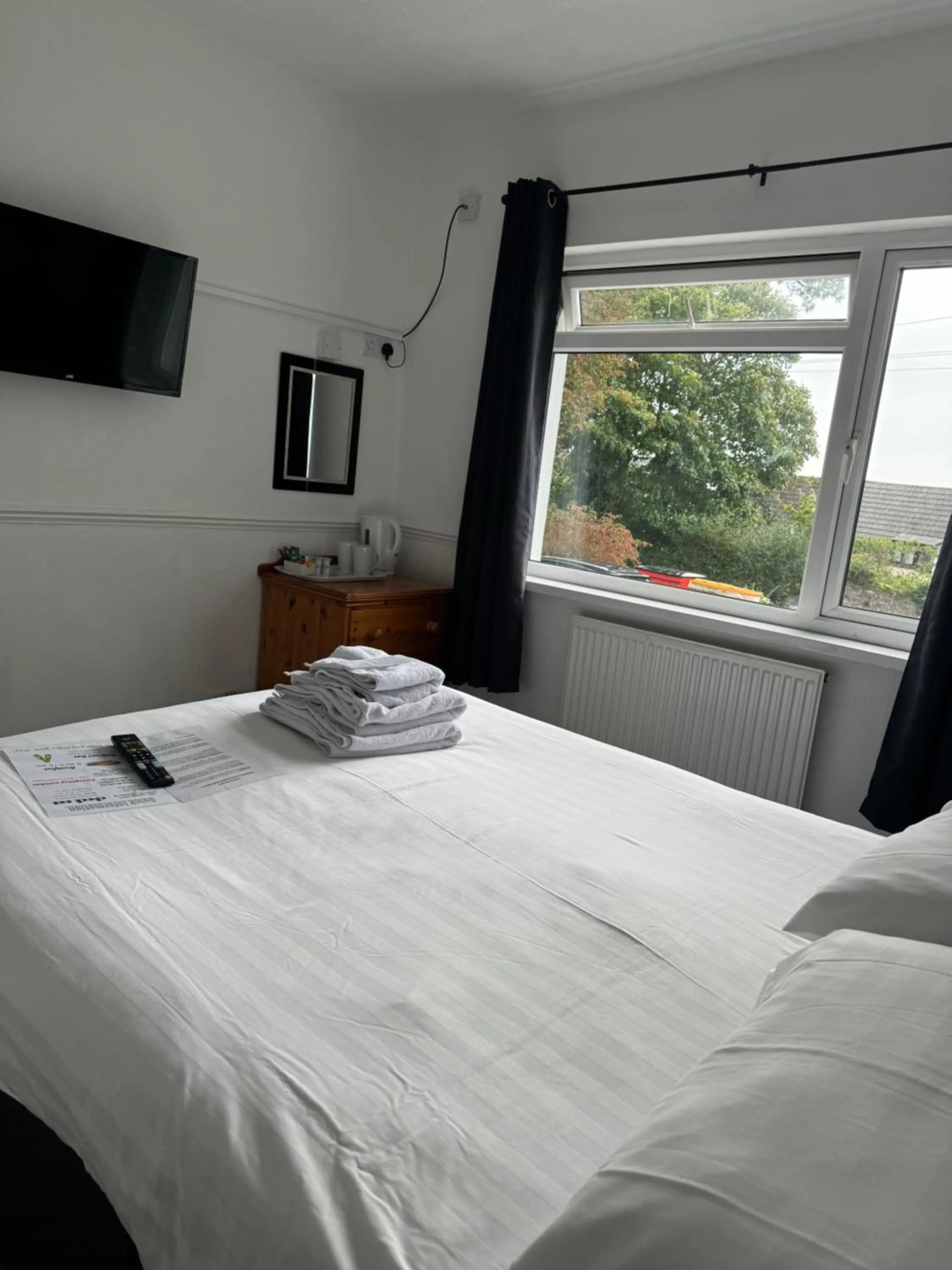 Bed in Cottage Court Hotel