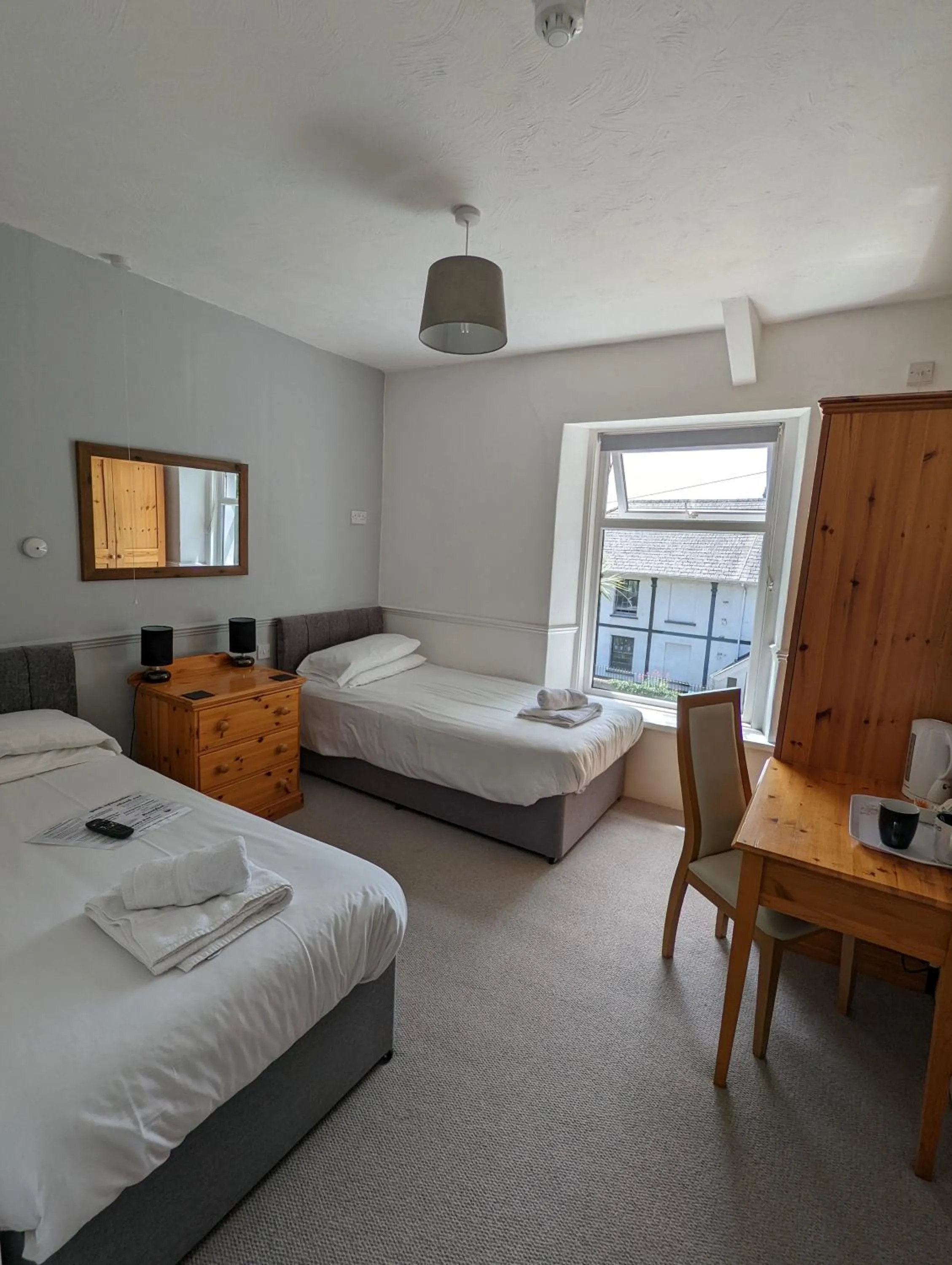 Bedroom, Bed in Cottage Court Hotel