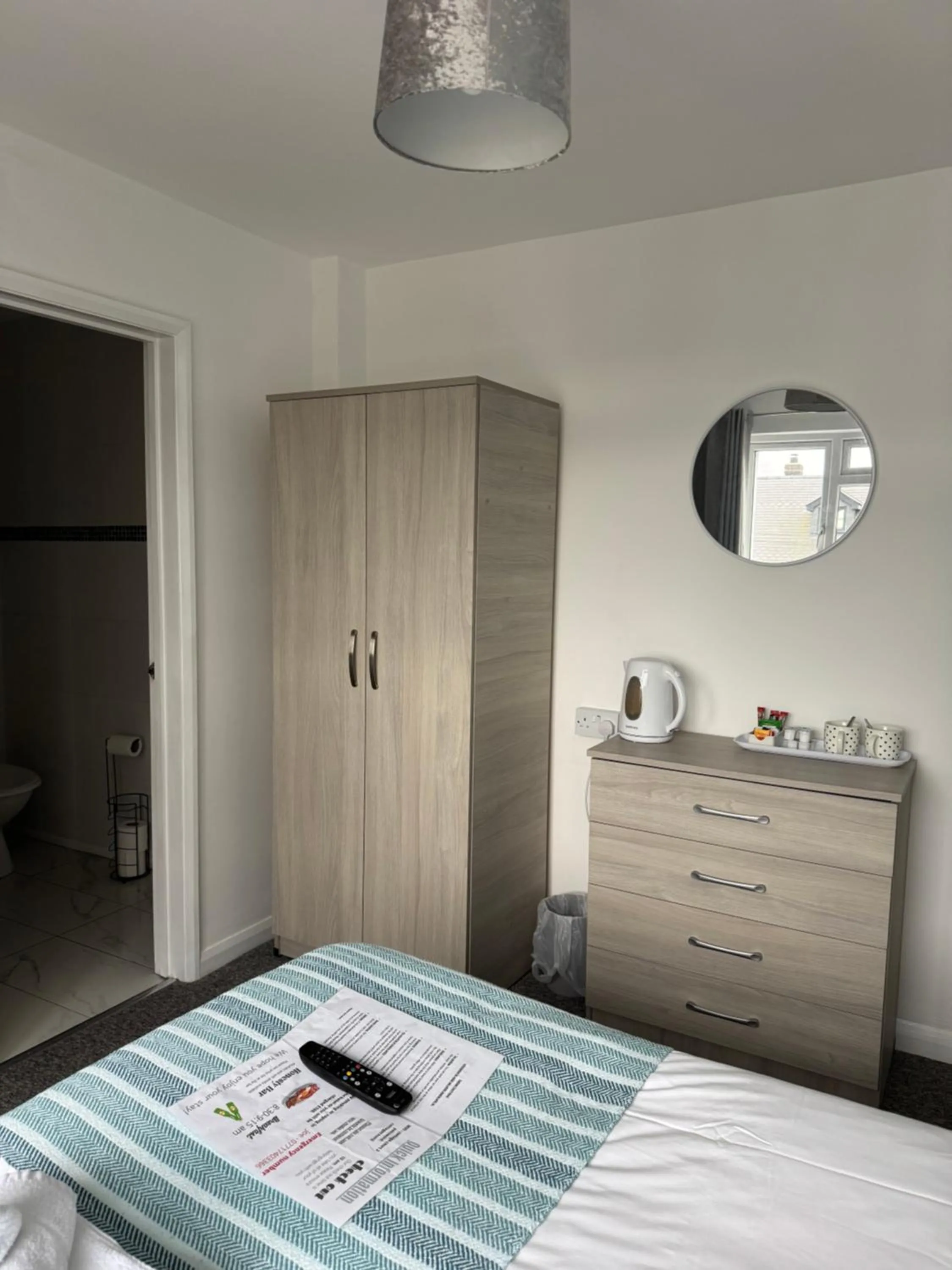 Bed in Cottage Court Hotel