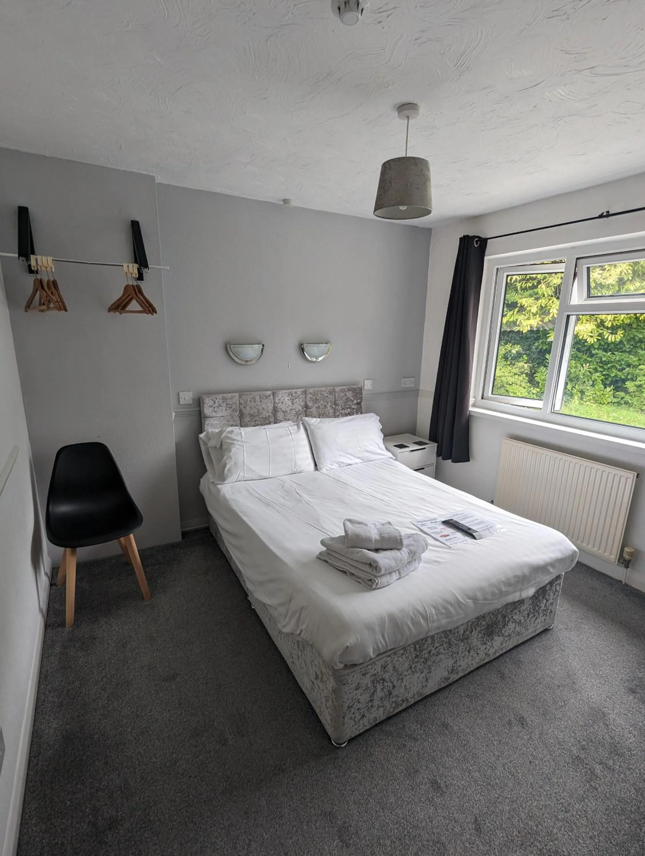 Bedroom, Bed in Cottage Court Hotel