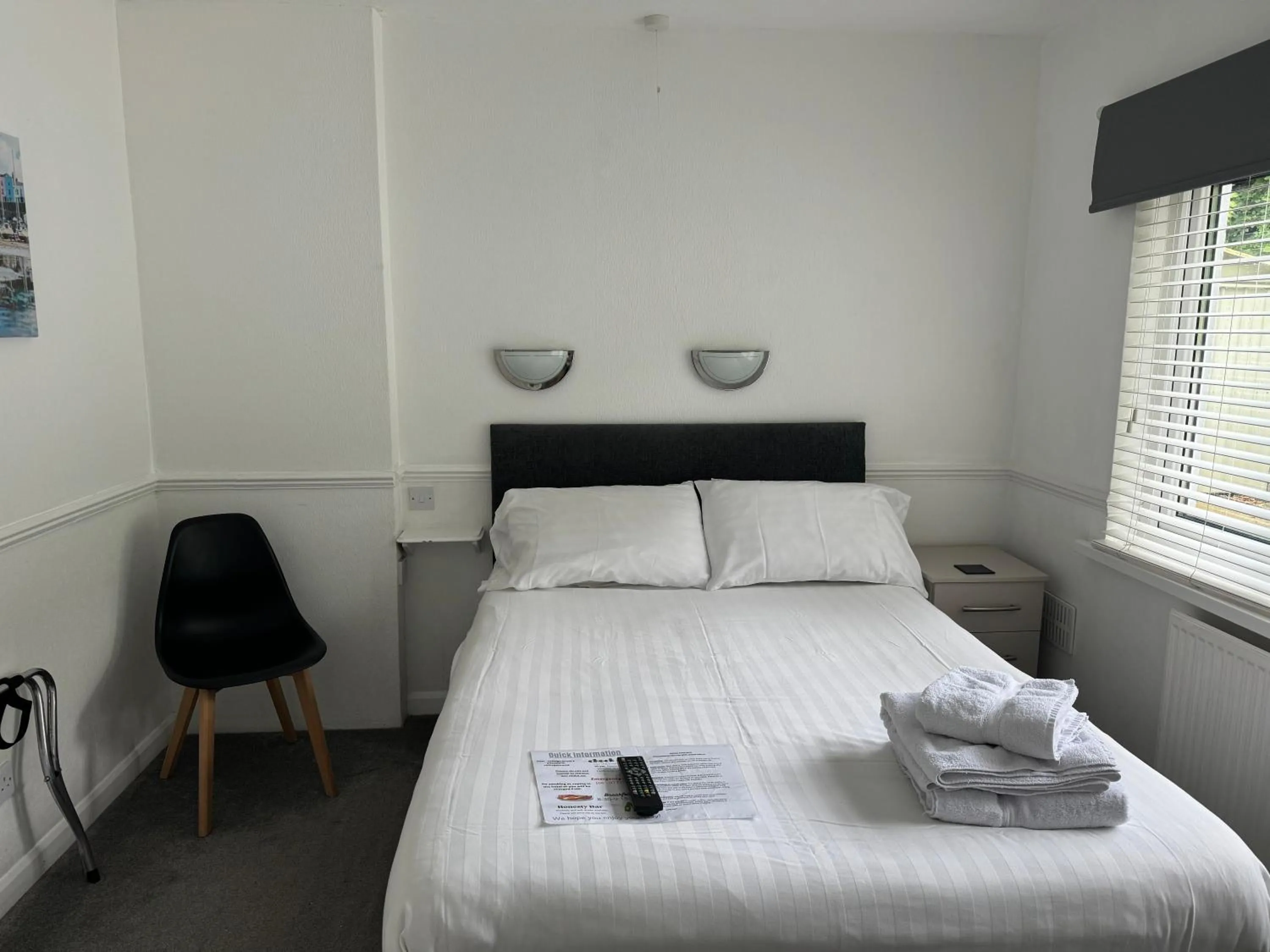 Bed in Cottage Court Hotel