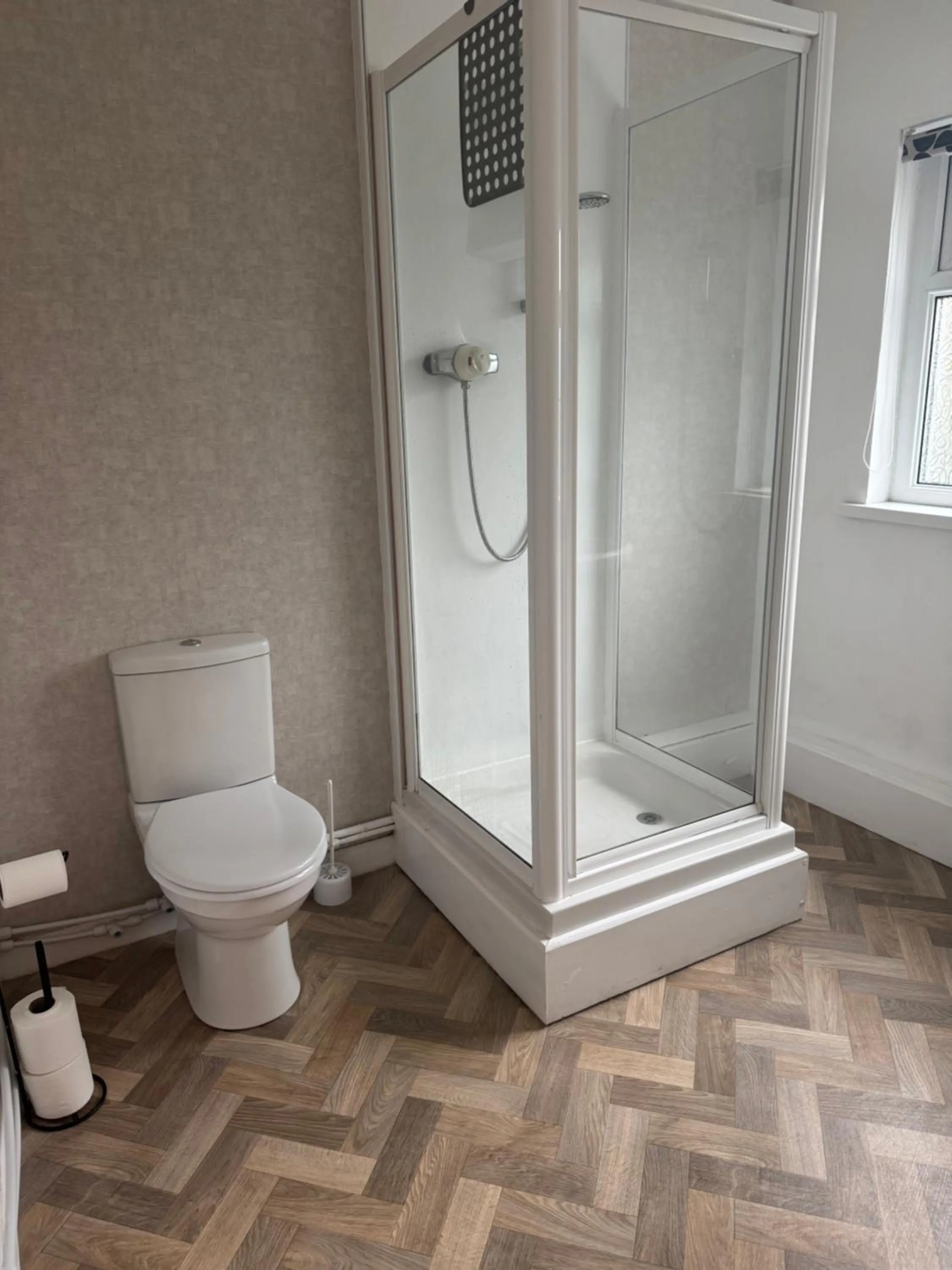 Bathroom in Cottage Court Hotel