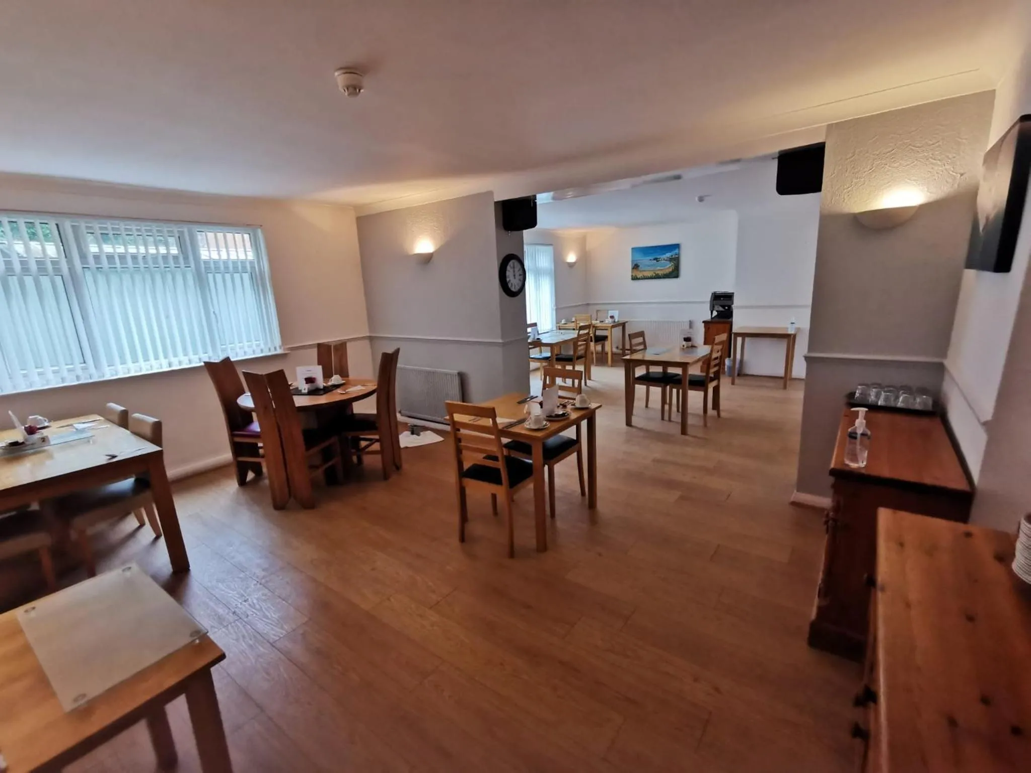 Breakfast in Cottage Court Hotel