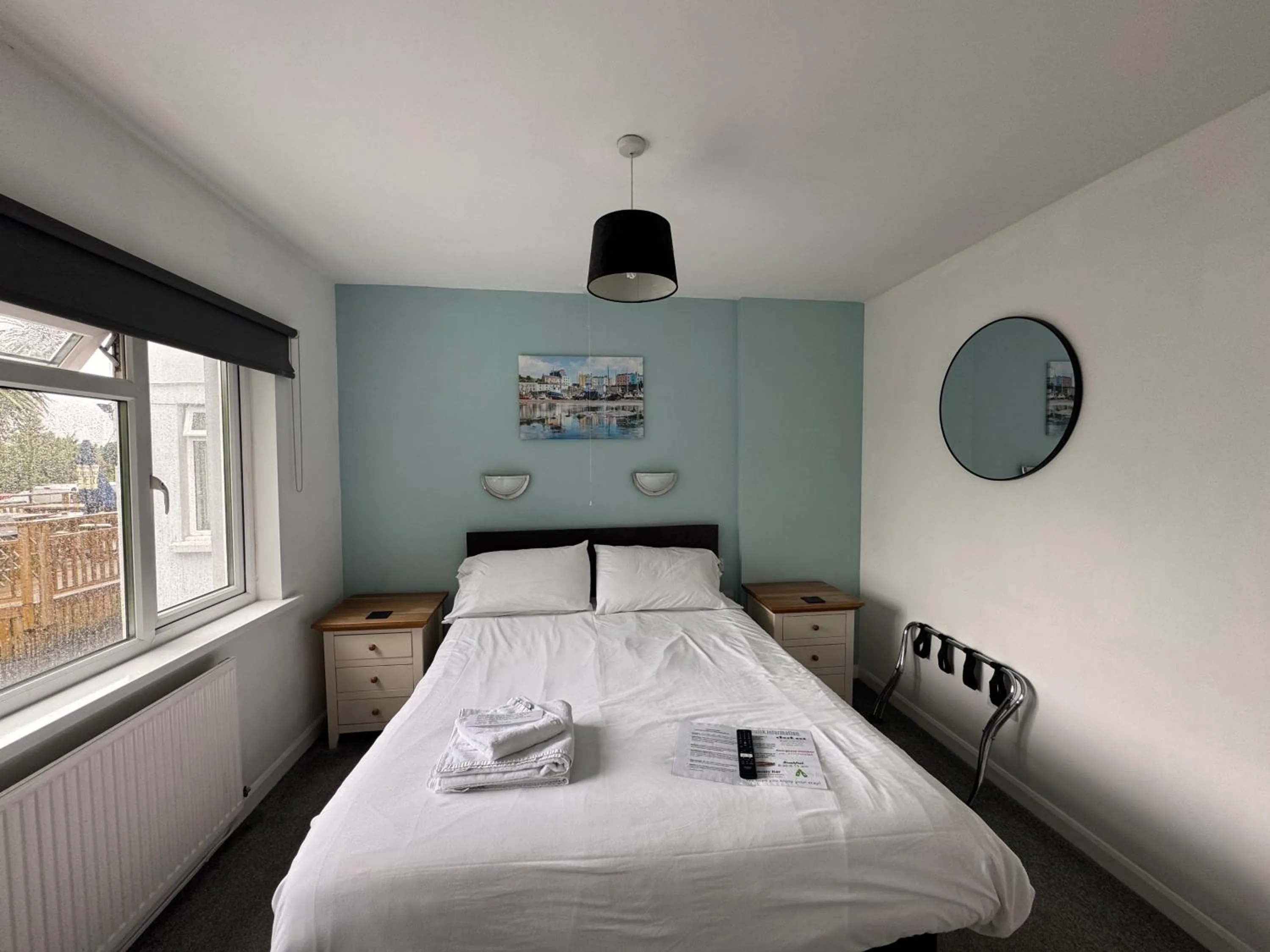Bed in Cottage Court Hotel