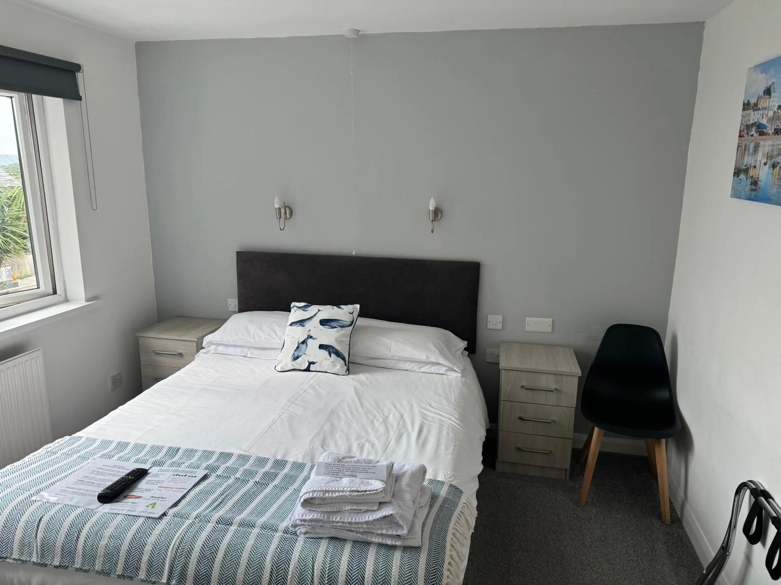 Bedroom, Bed in Cottage Court Hotel