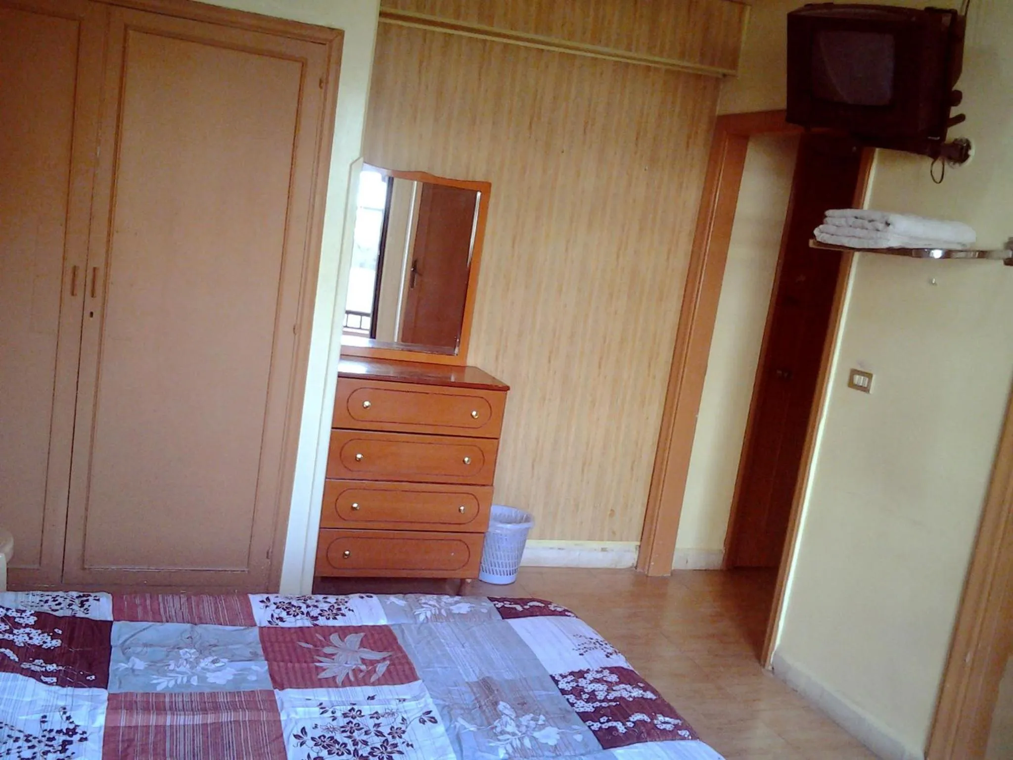 Photo of the whole room, Bed in Regis Hotel