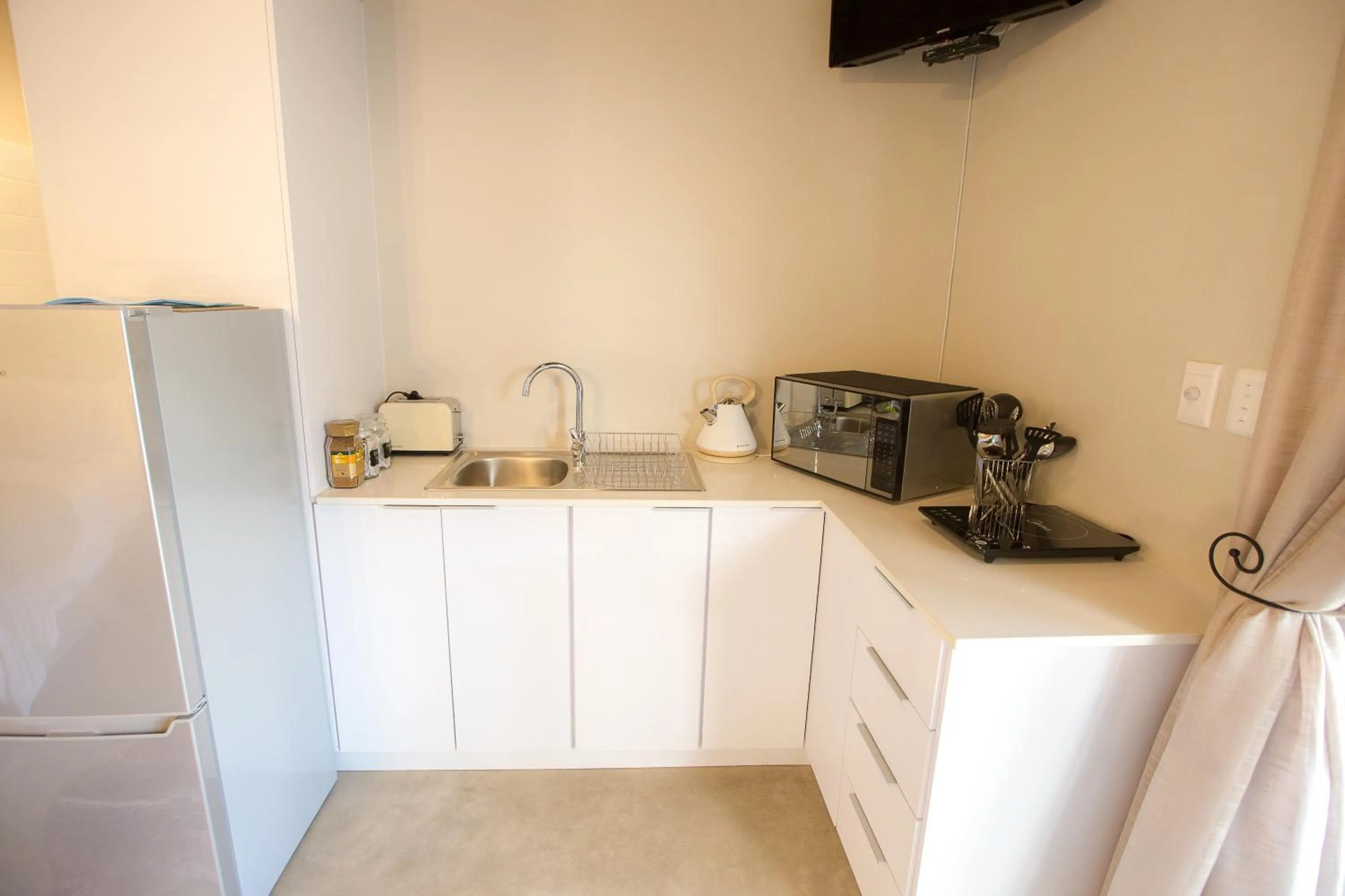 Kitchen or kitchenette in Maya Manor