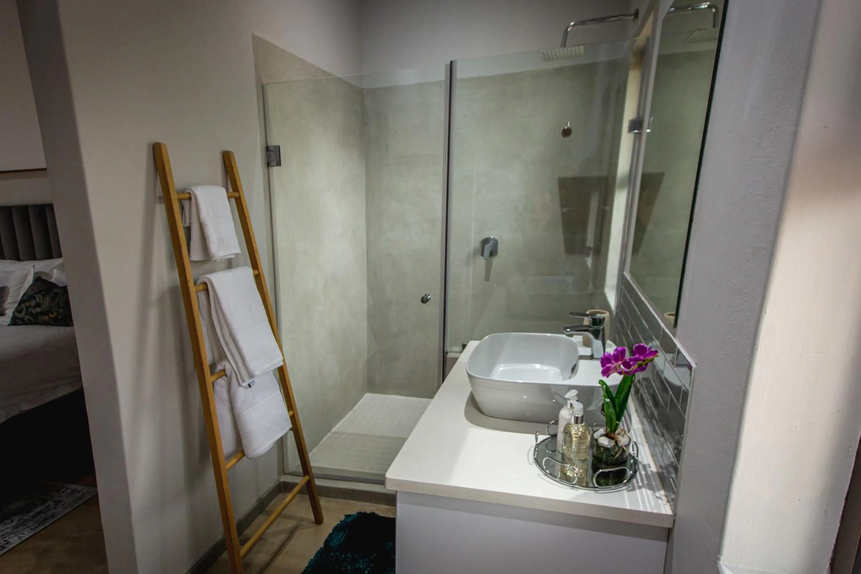 Bathroom, Bed in Maya Manor