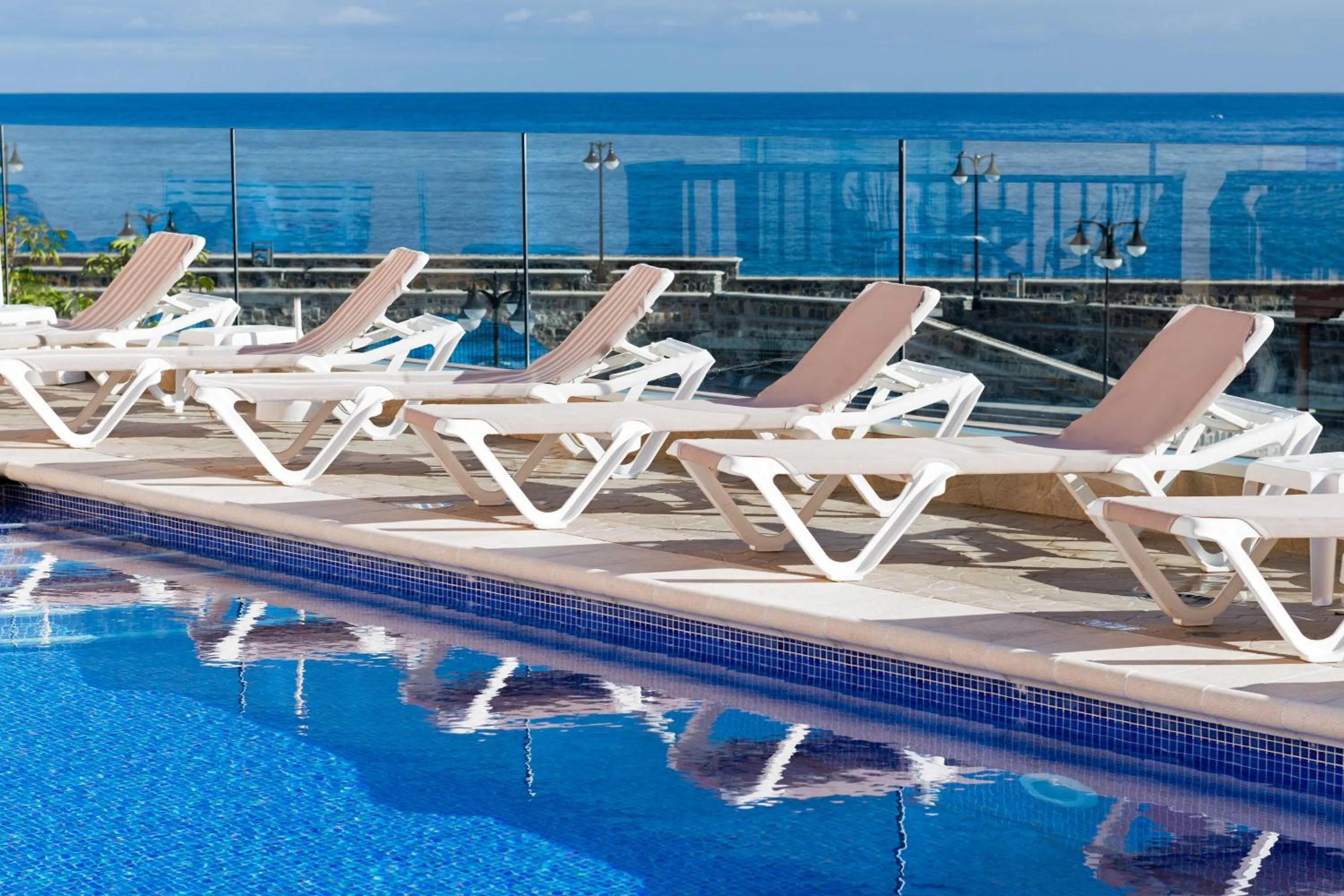 Swimming pool in Hotel Monopol