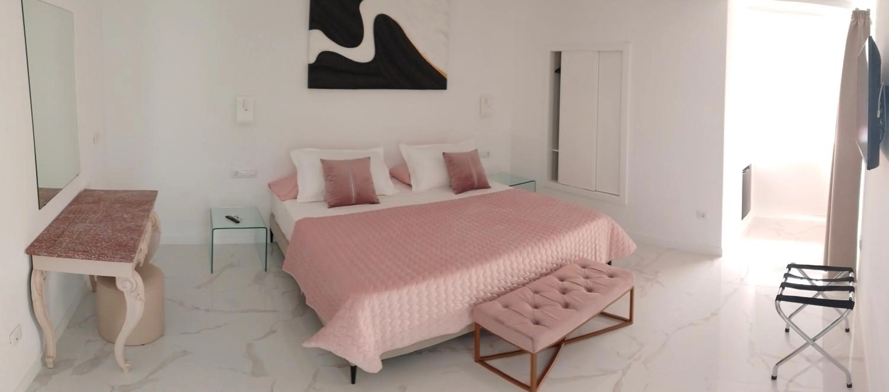 Bed in Hotel Monopol