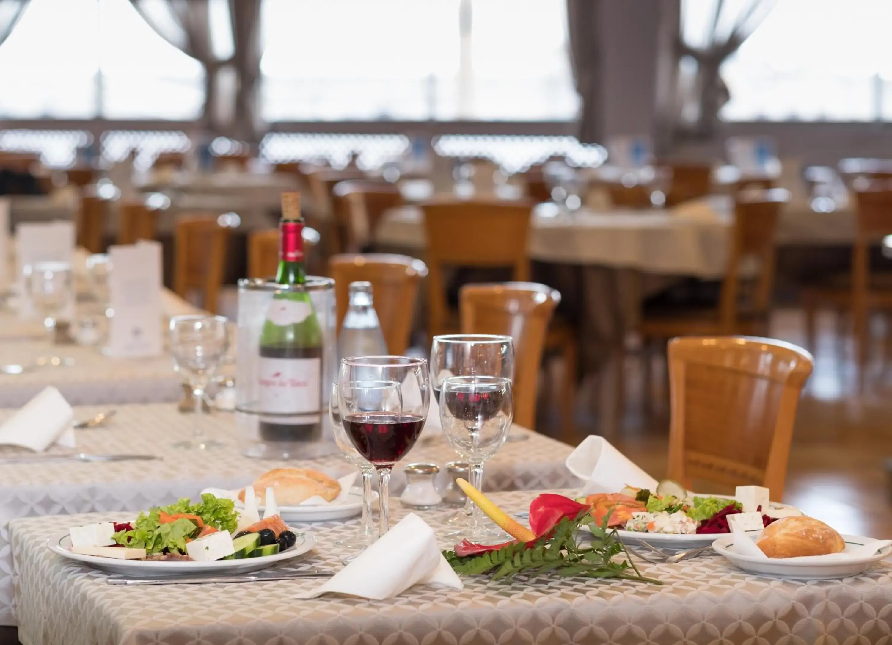 Restaurant/places to eat in Hotel Monopol Restaurant/places to eat in Hotel Monopol