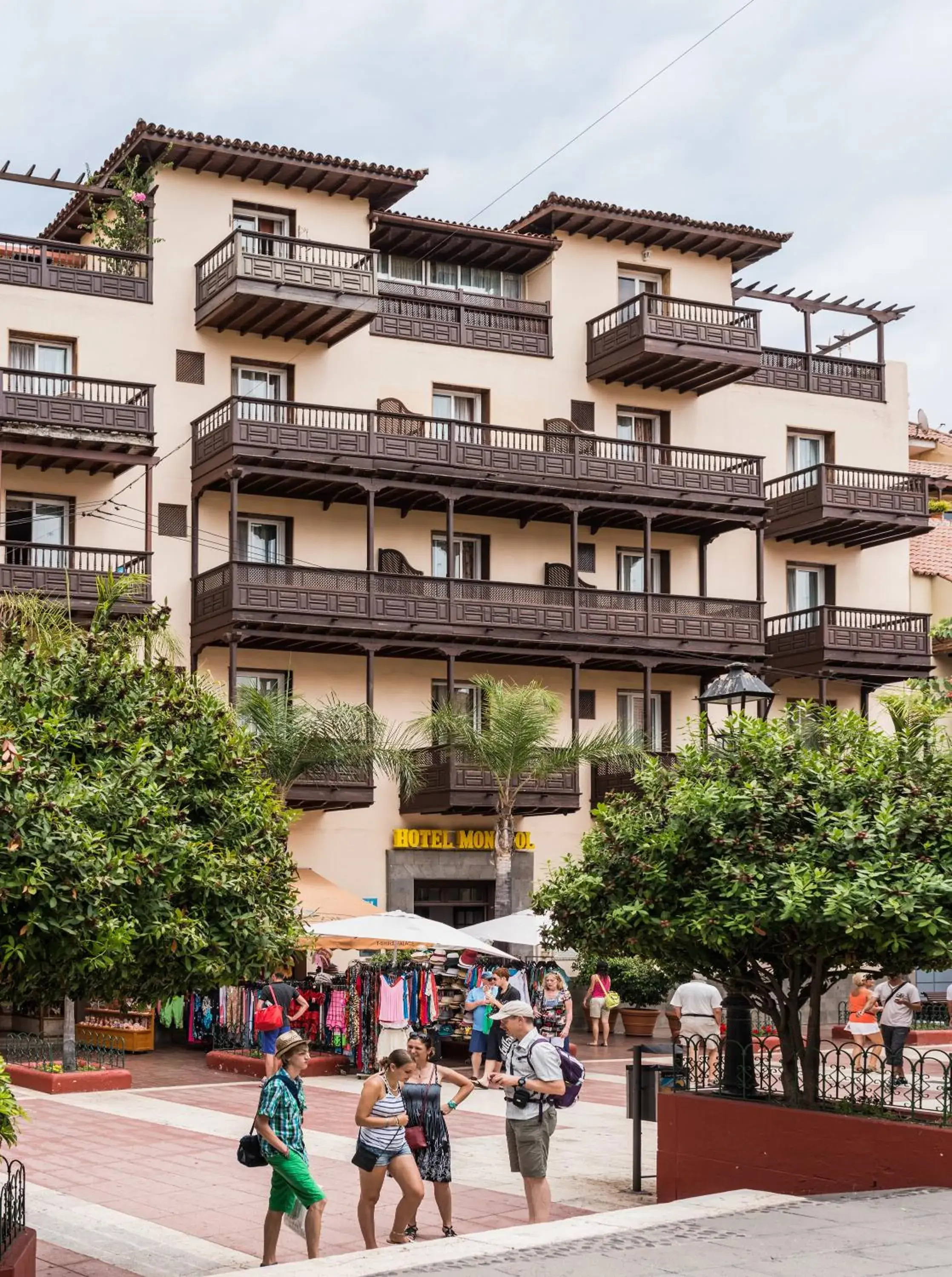 Facade/entrance in Hotel Monopol Facade/entrance in Hotel Monopol