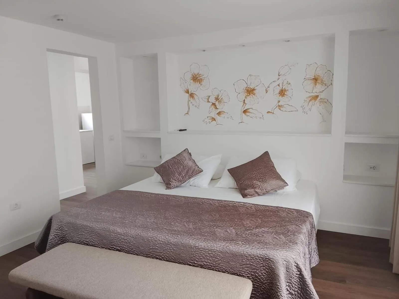 Bed in Hotel Monopol