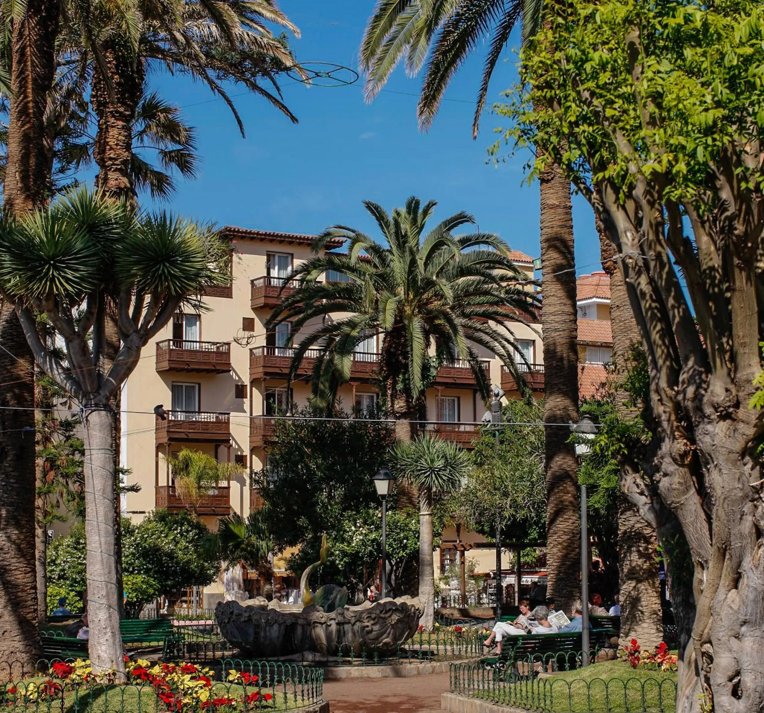 Facade/entrance in Hotel Monopol Facade/entrance in Hotel Monopol