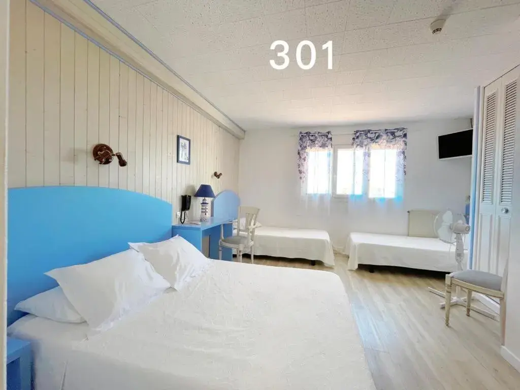Family Room - single occupancy in Hotel De La Plage Family Room - single occupancy in Hotel De La Plage