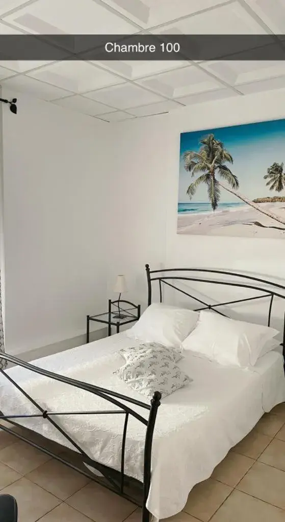Double Room in Hotel De La Plage Double Room in Hotel De La Plage
