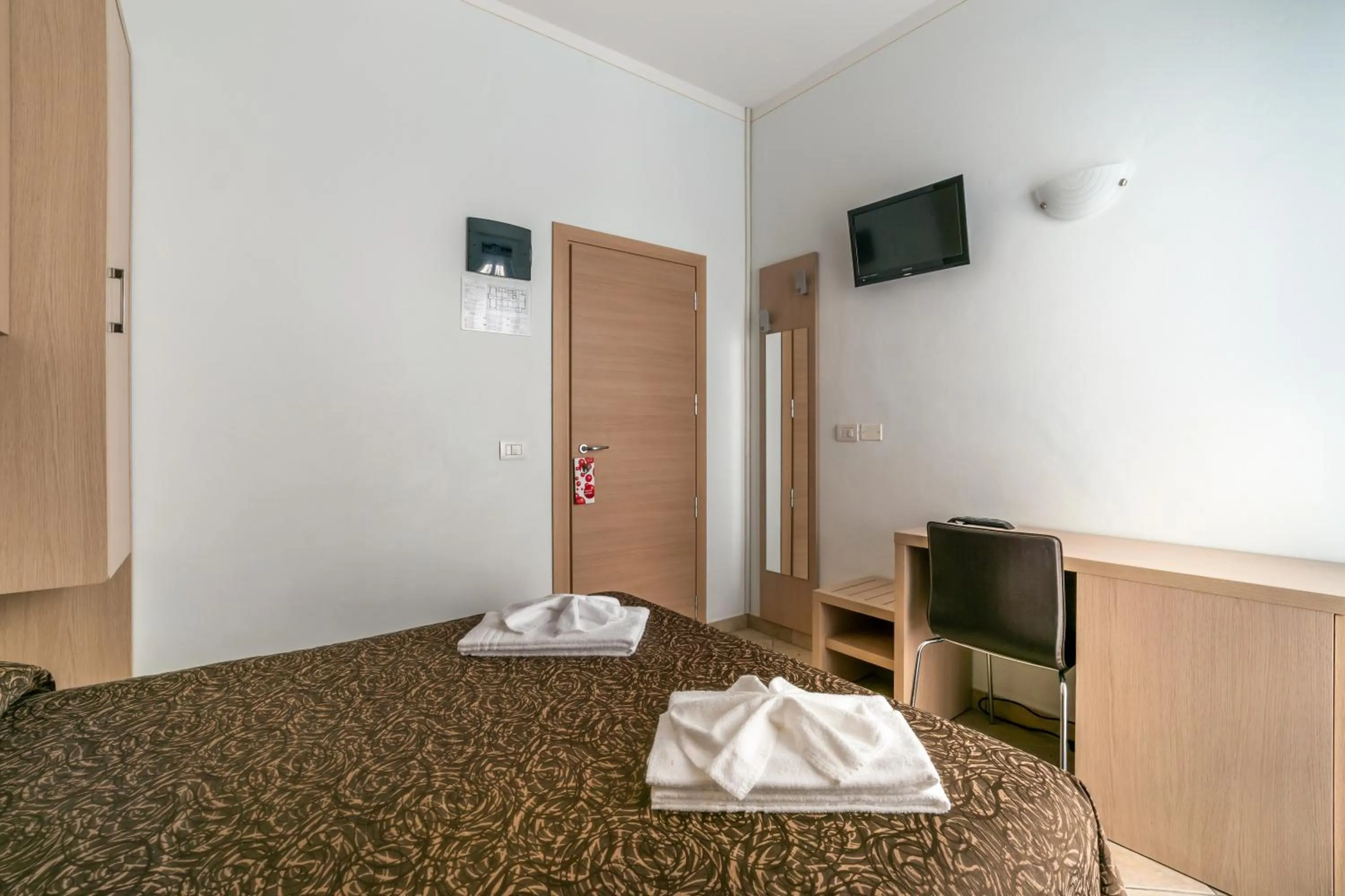 Photo of the whole room, Bed in Hotel Rubens