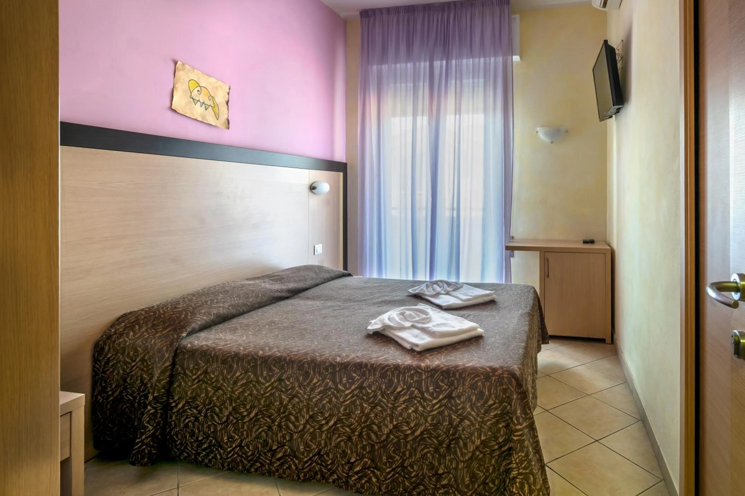 Photo of the whole room, Bed in Hotel Rubens